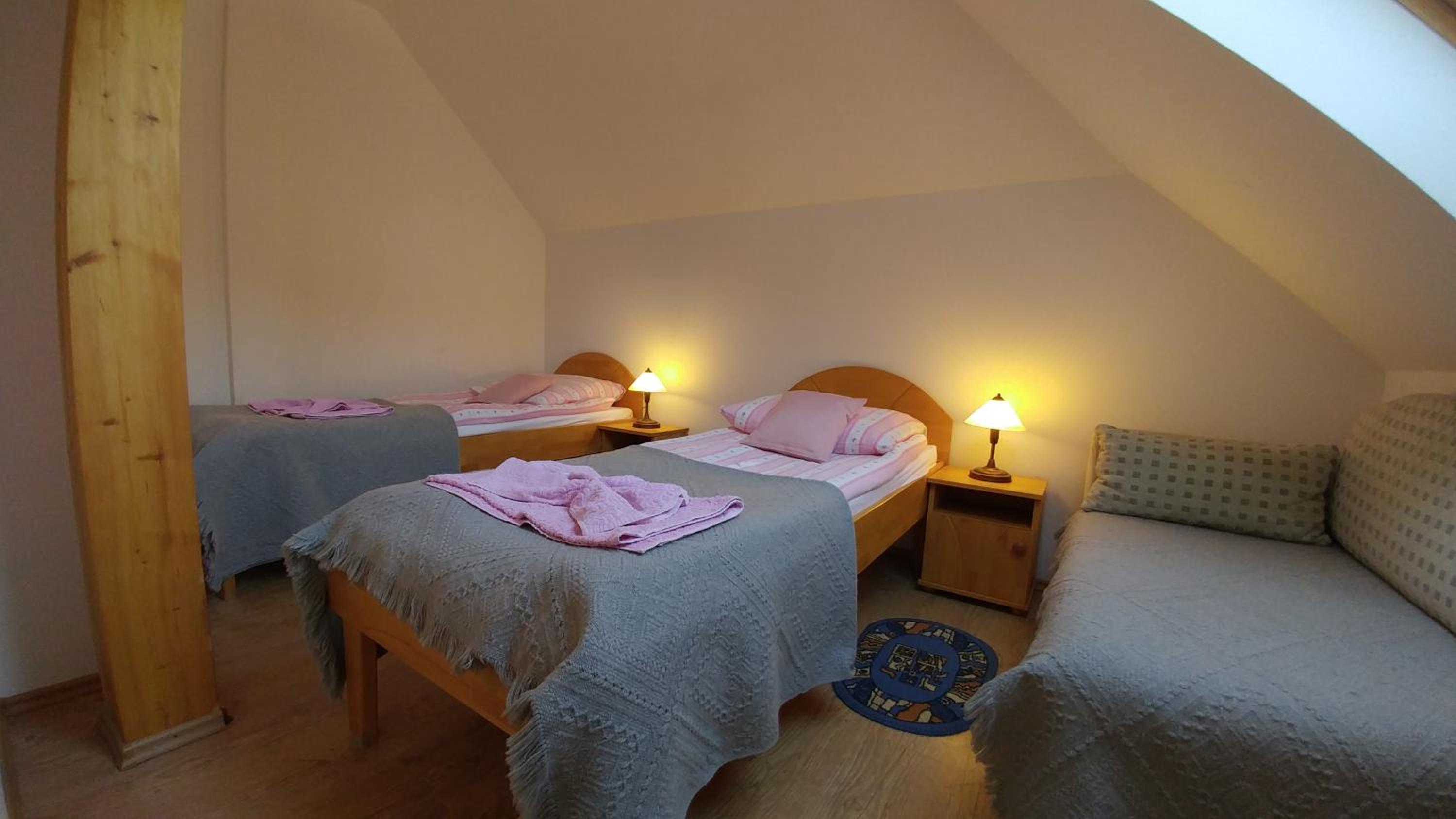 Deluxe Double Room (2 Adults + 1 Child) - Photo 2