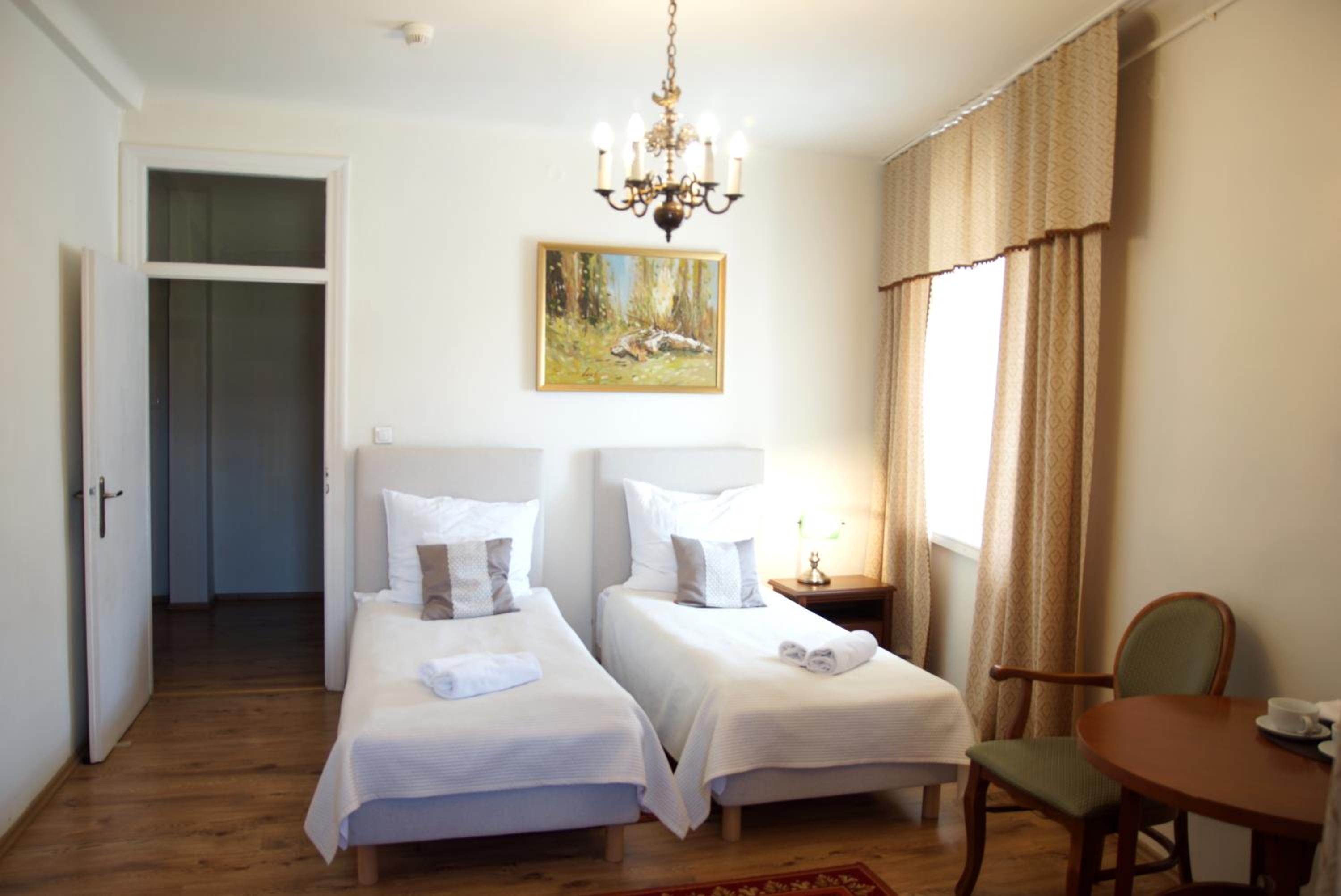 Double or Twin Room (23)