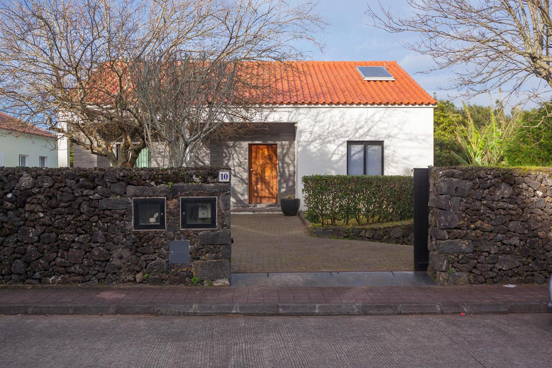 Three-Bedroom House photo 3