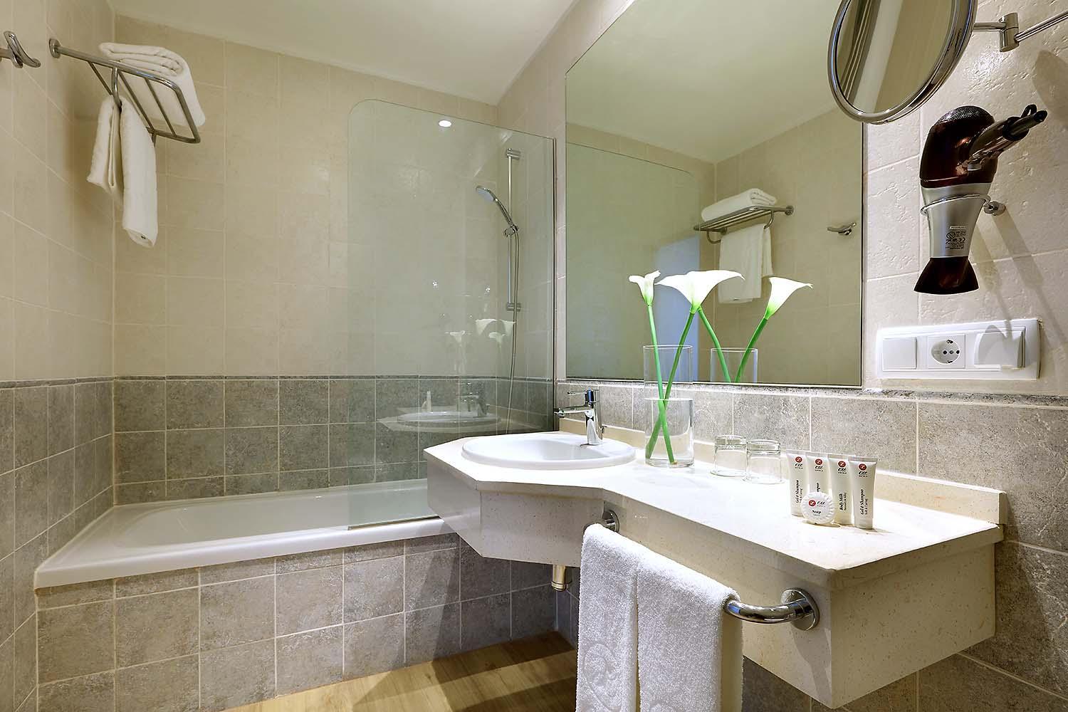 Twin Room - Photo 9