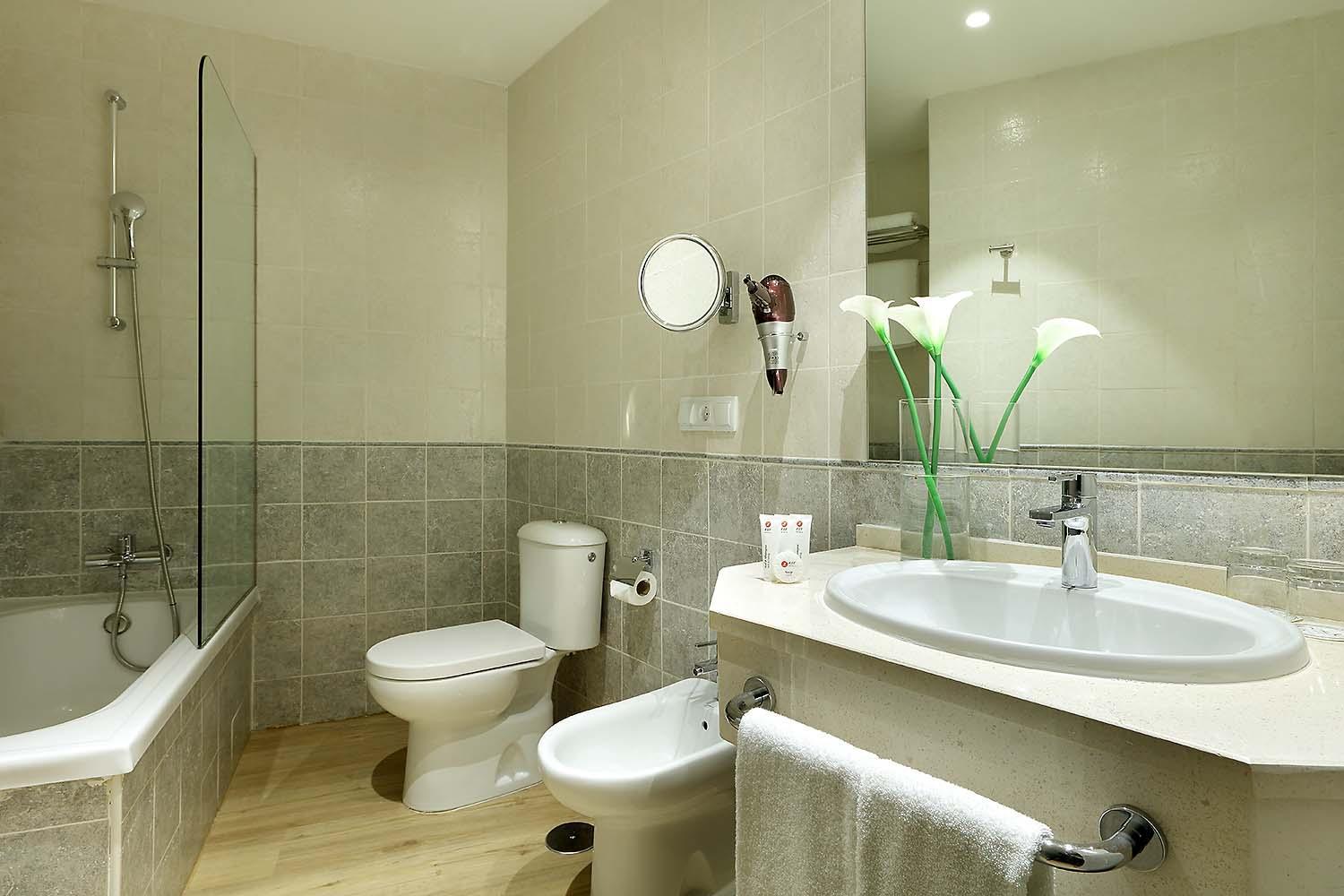 Twin Room - Photo 2