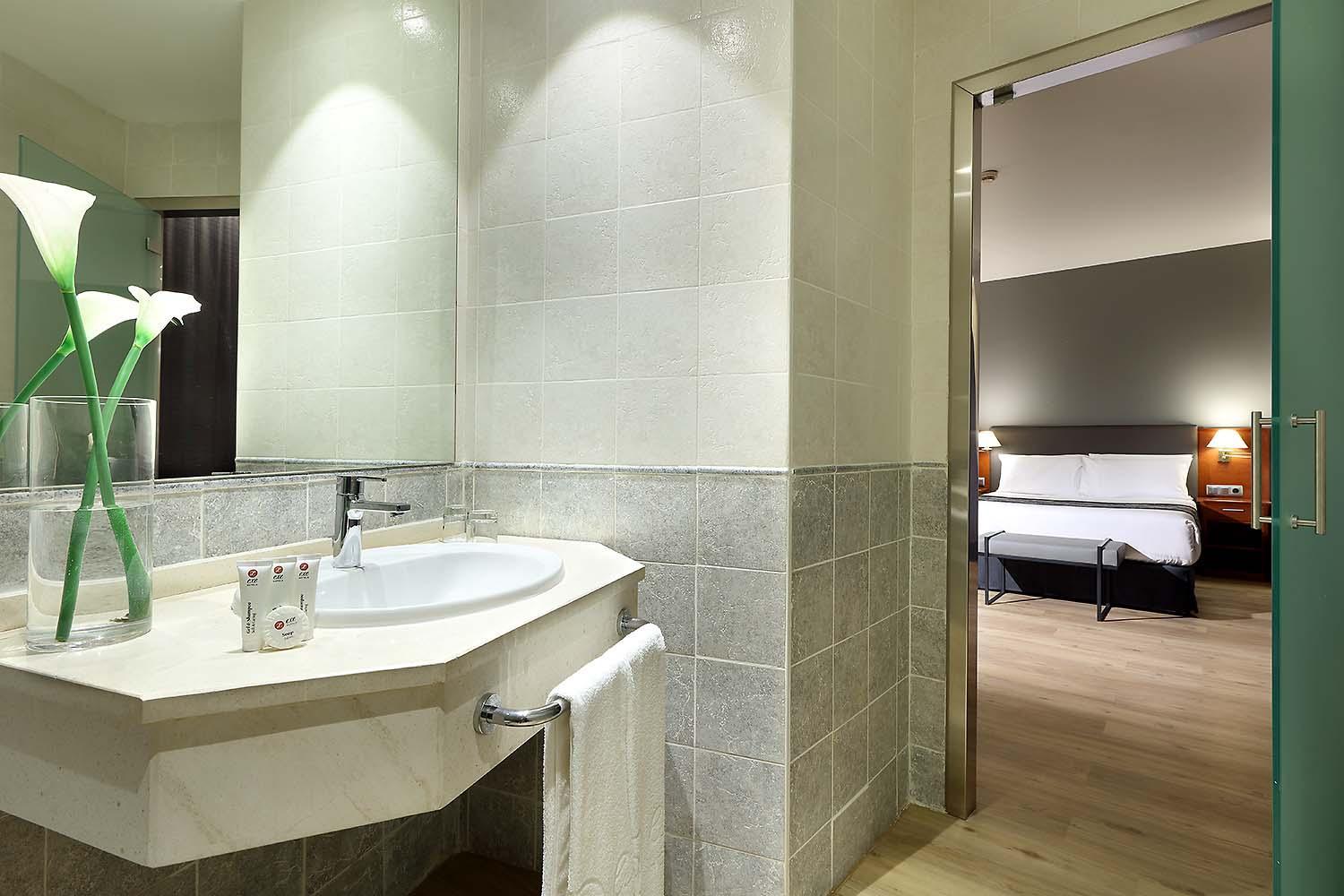 Twin Room - Photo 10