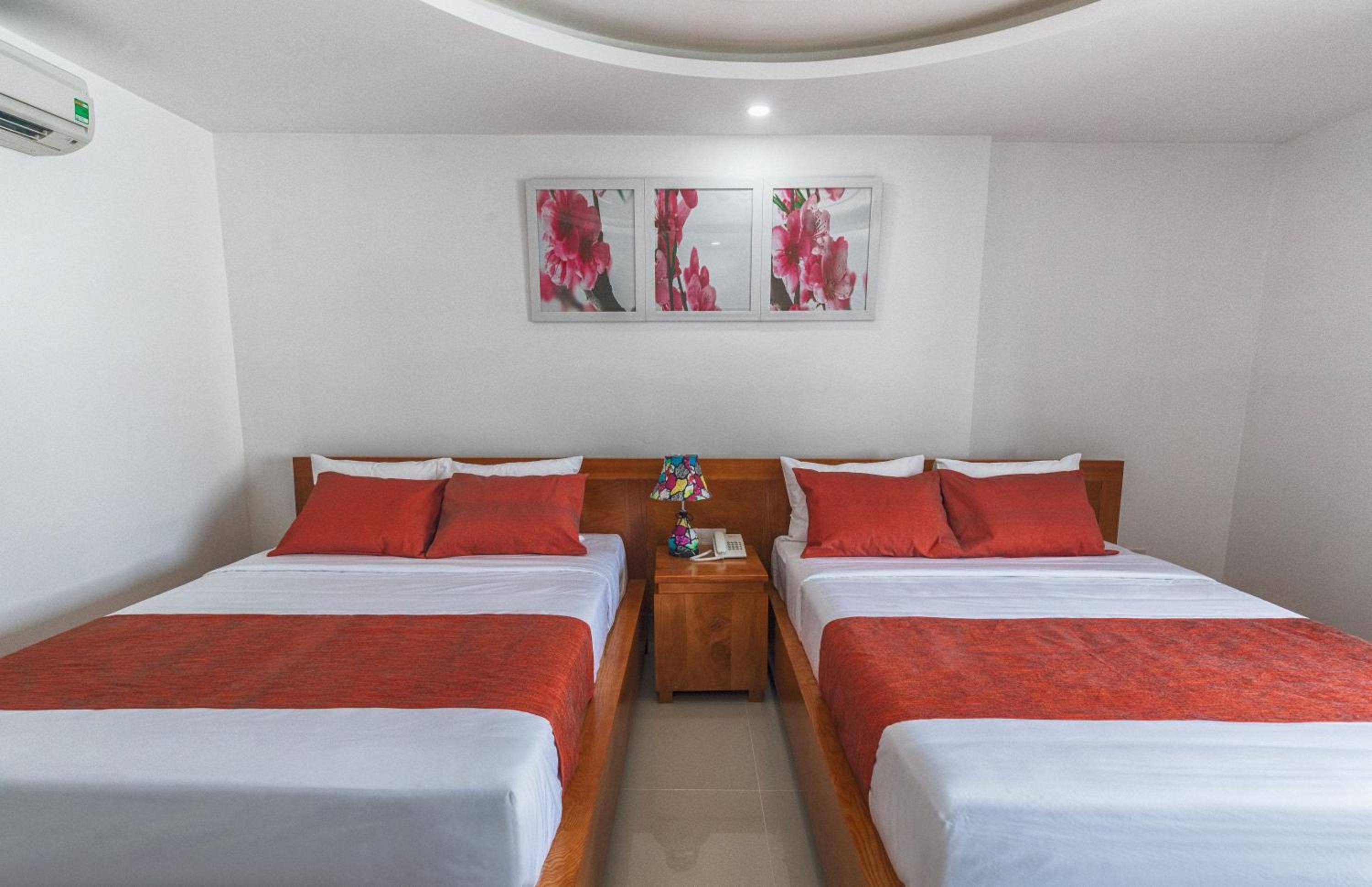 Superior Quadruple Room - Photo 2