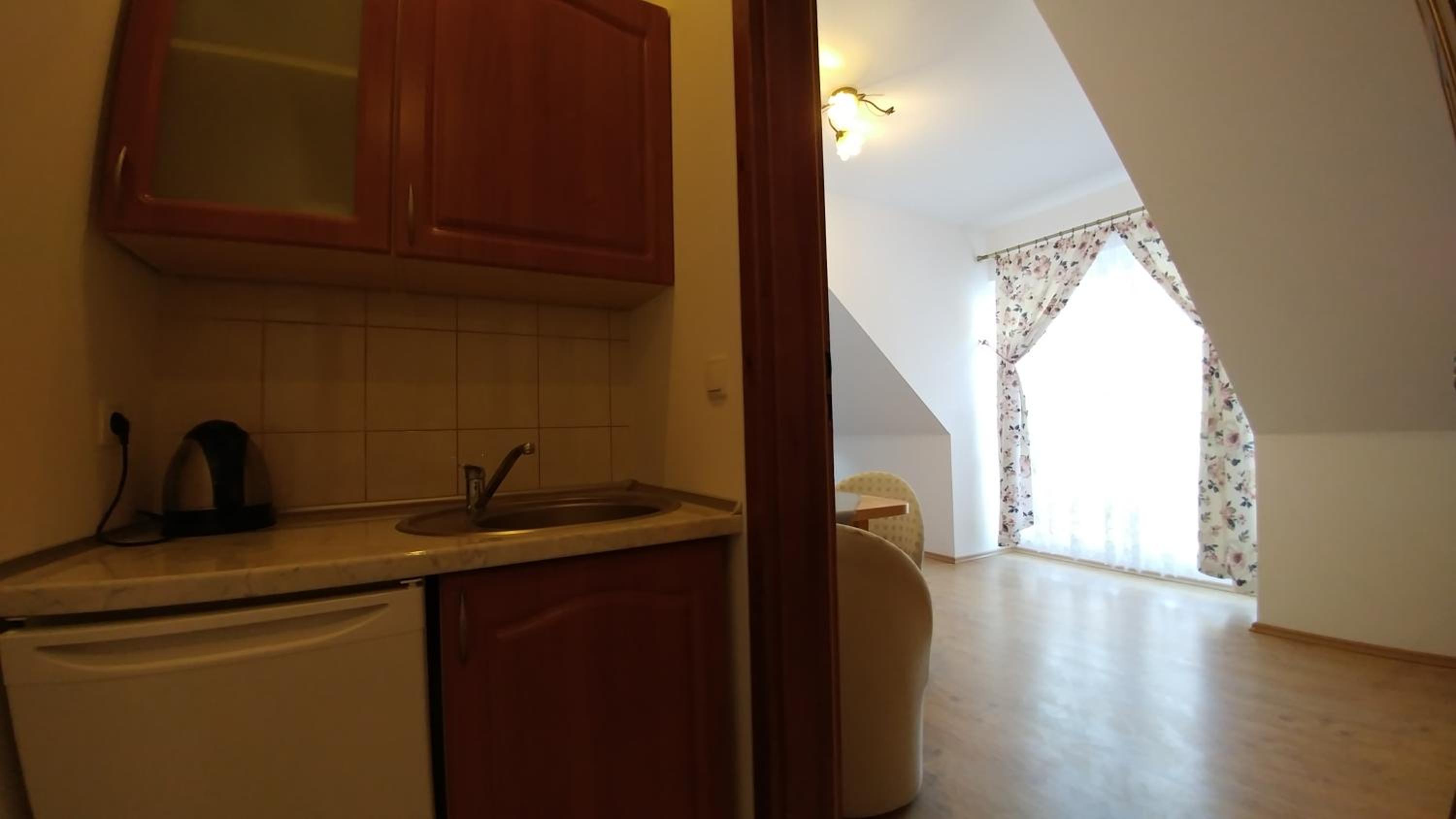 Deluxe Double Room (2 Adults + 1 Child) - Photo 3