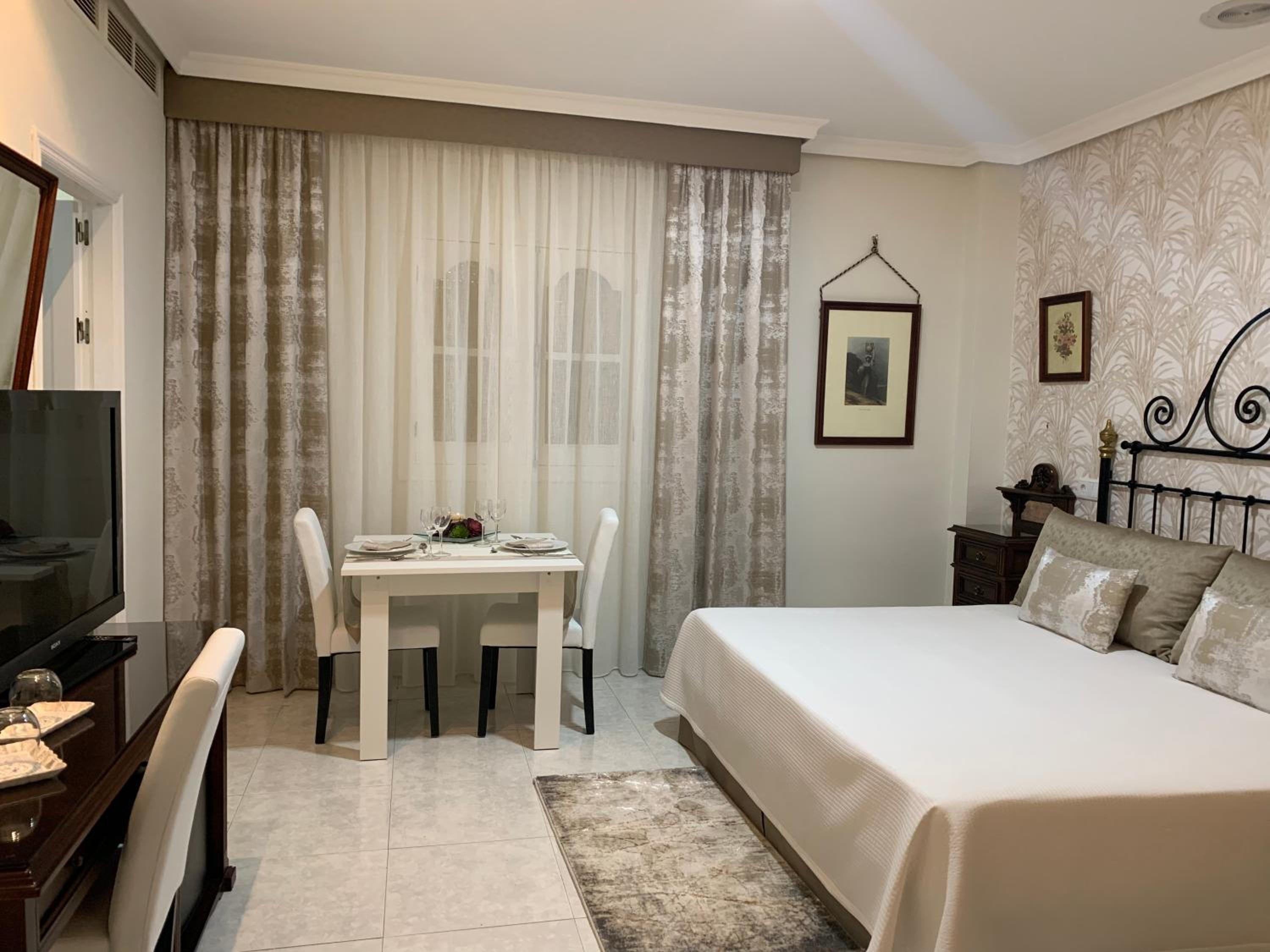 Suite - Photo 2