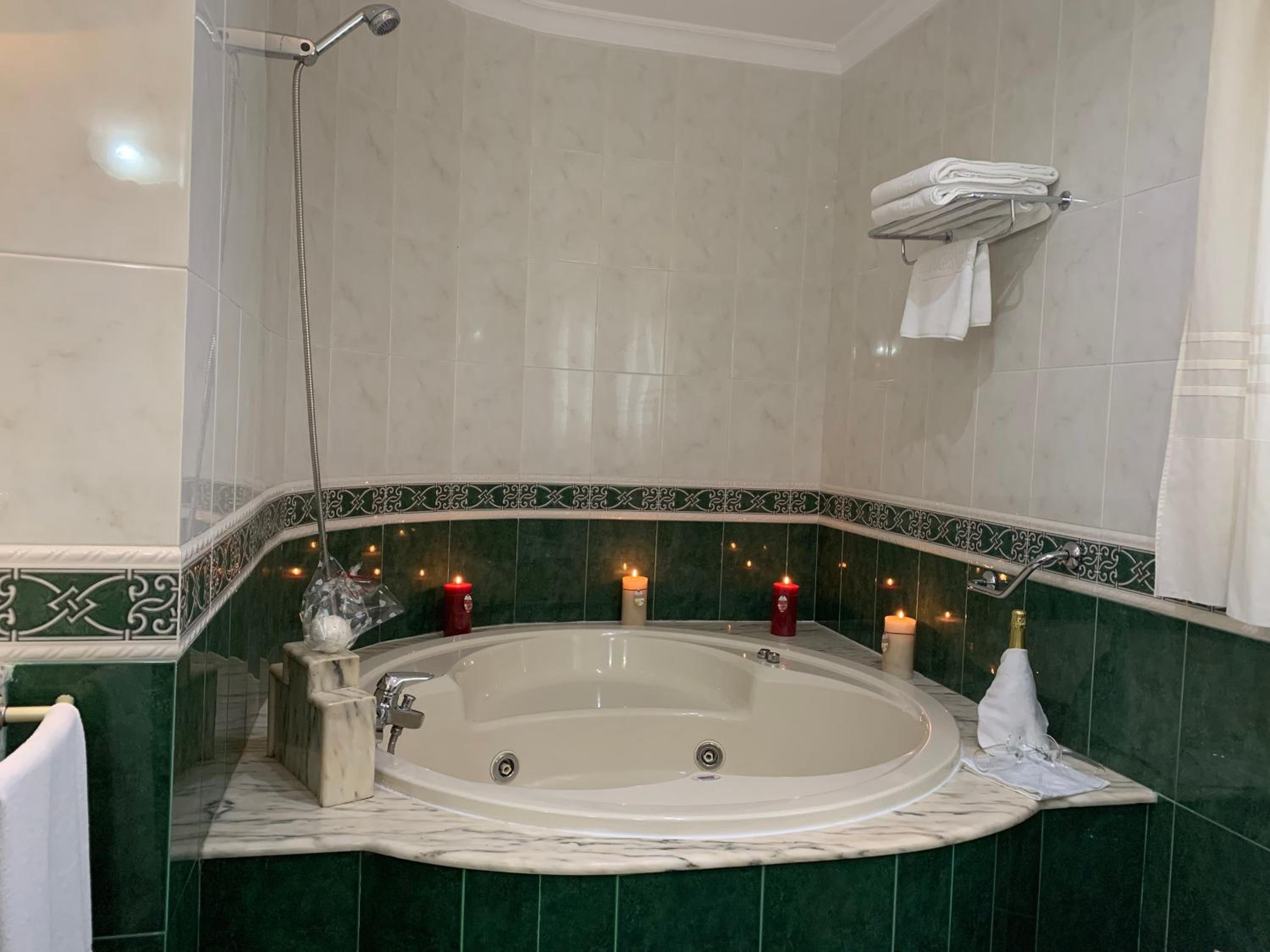 Suite - Photo 5