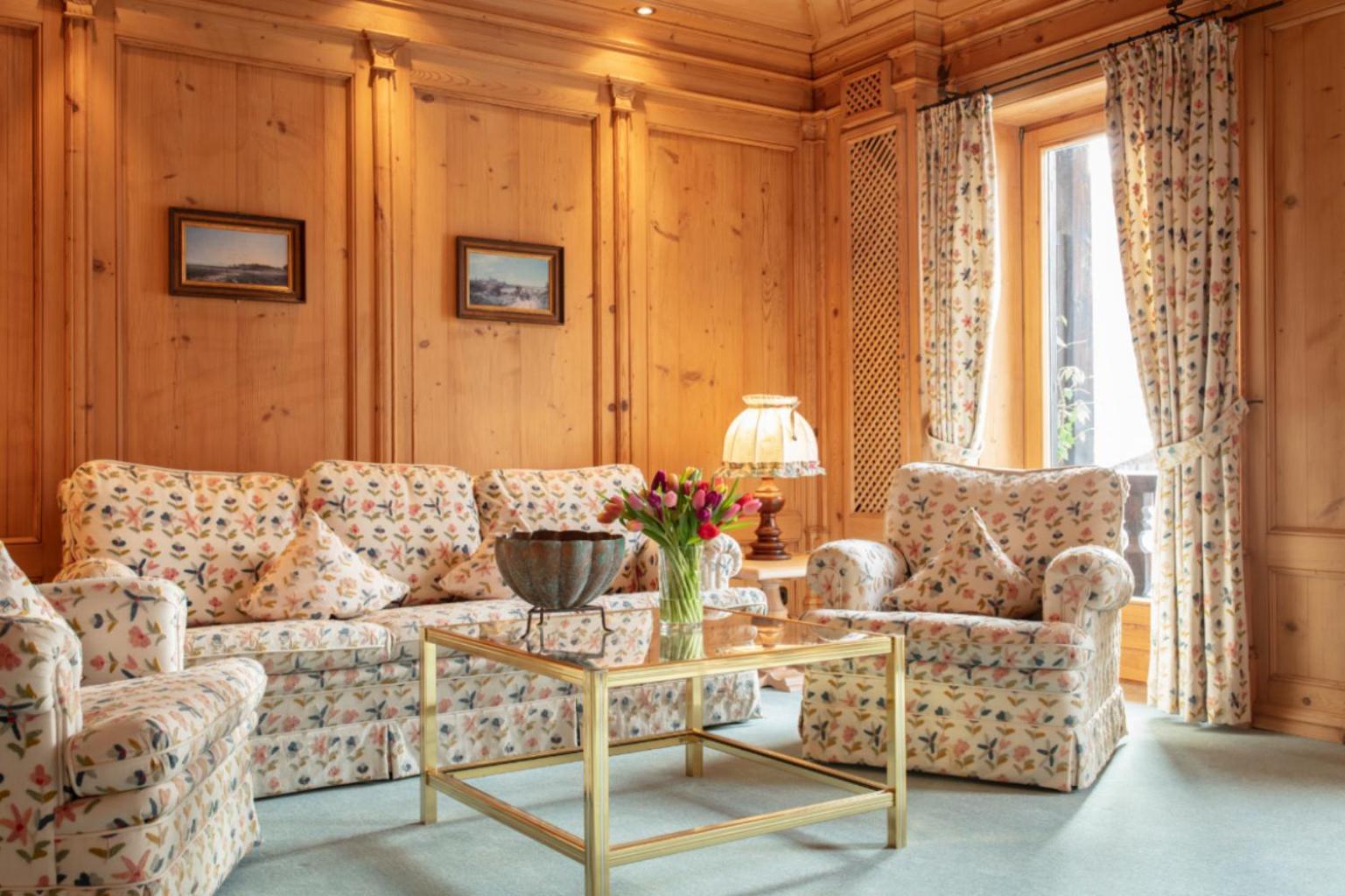 Deluxe King Suite photo 1