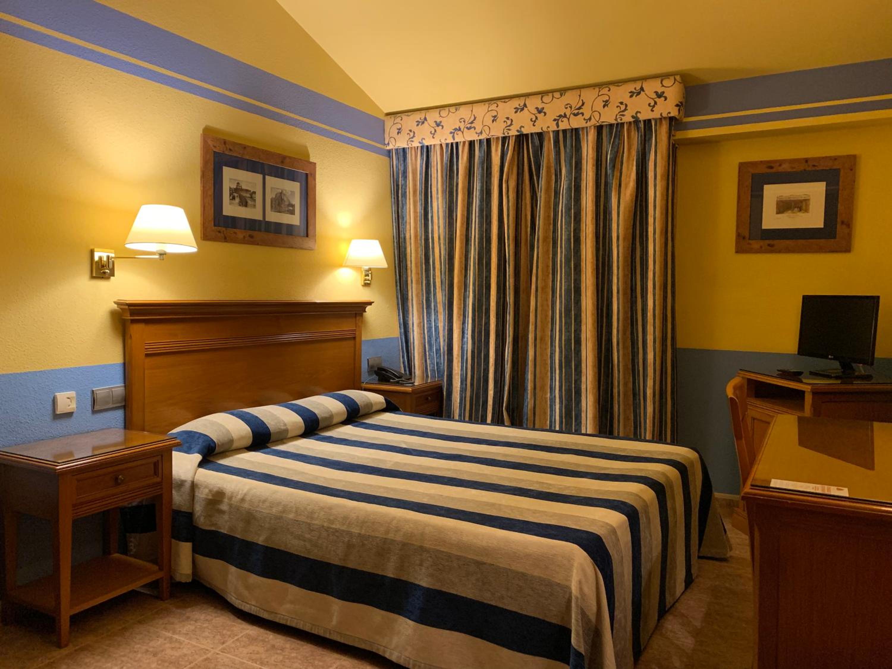 Double or Twin Room - Photo 1