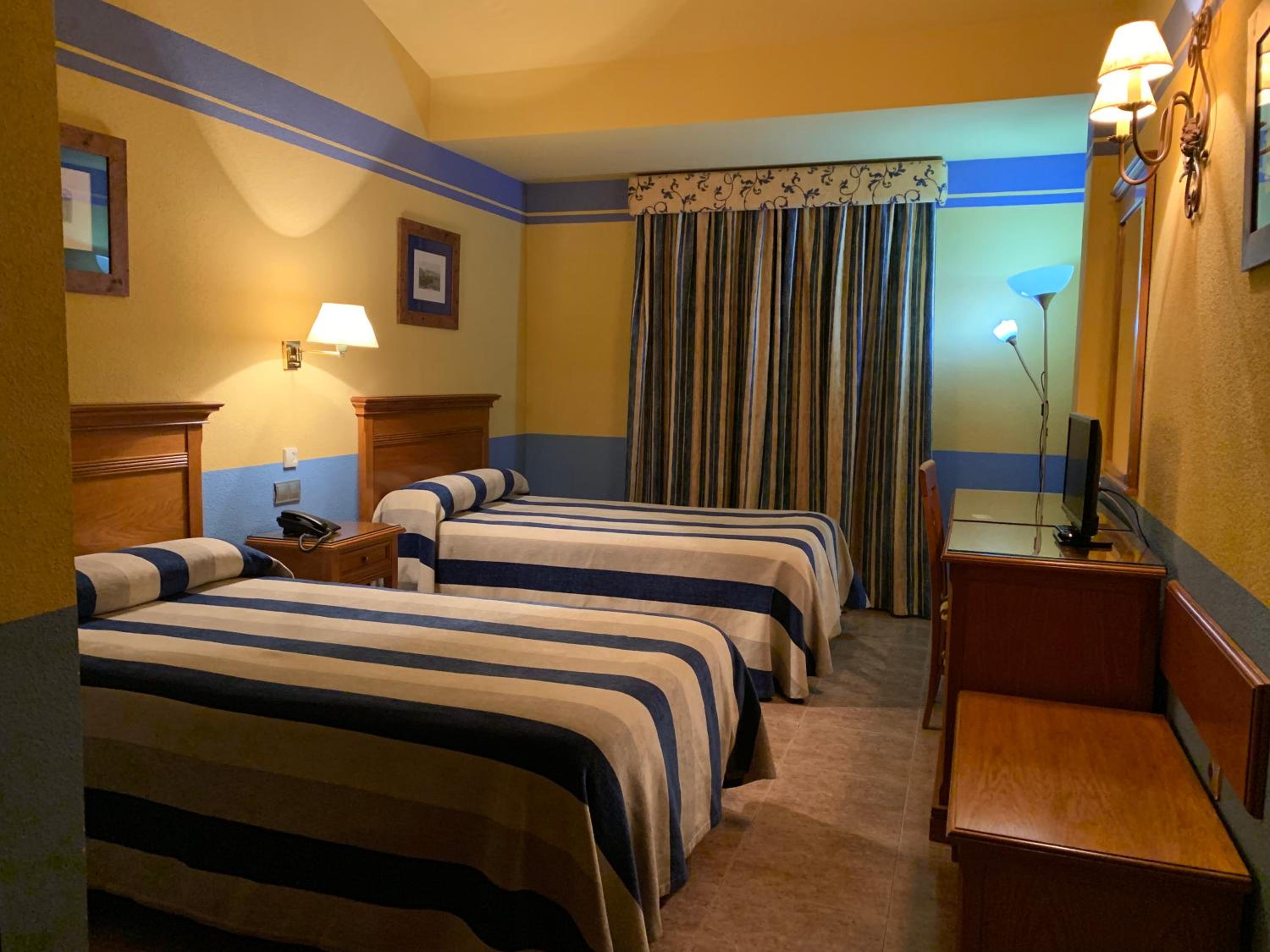 Double or Twin Room - Photo 6