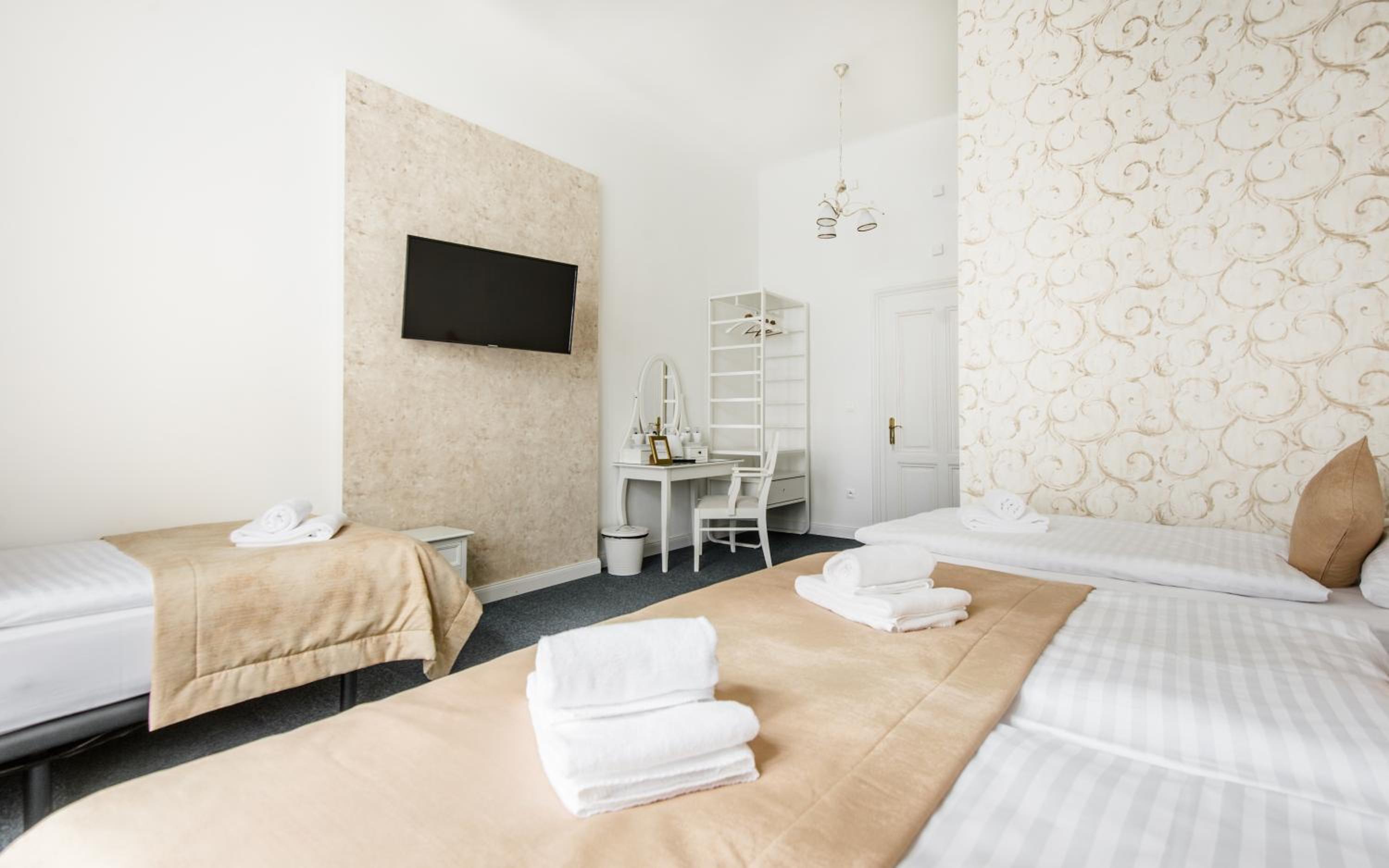 Standard Quadruple Room - Photo 4