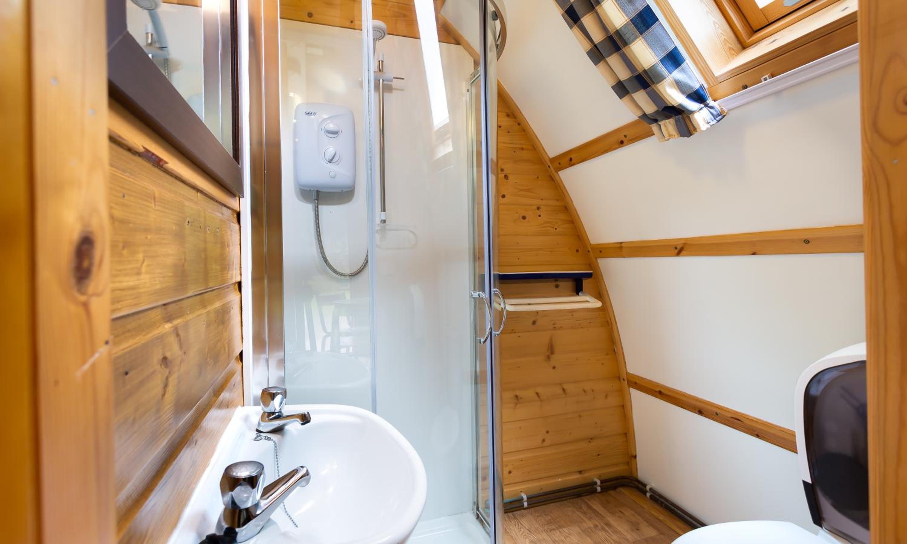 Super Deluxe Glamping Pod - Dog Friendly photo 3
