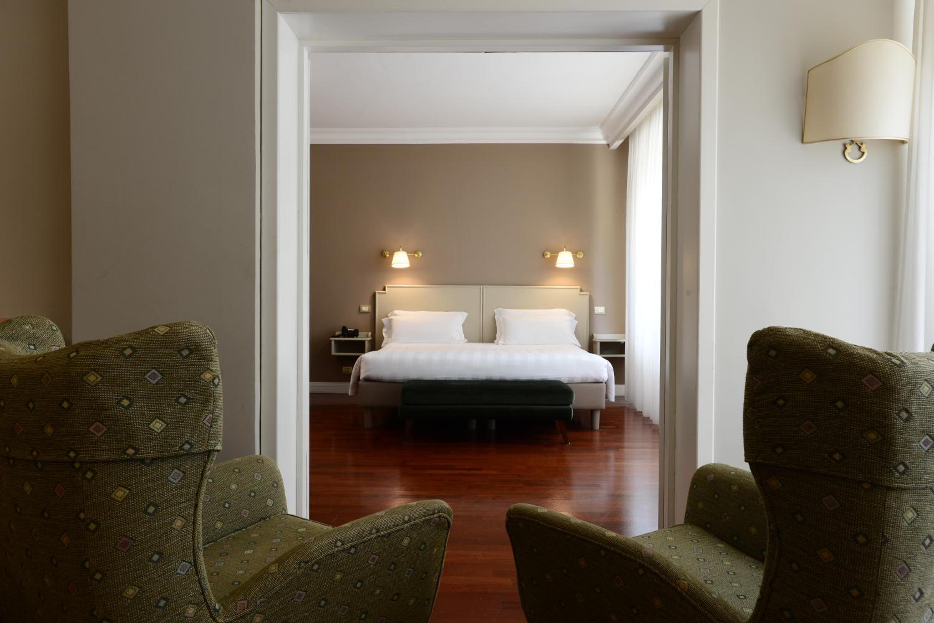 Suite - Photo 2