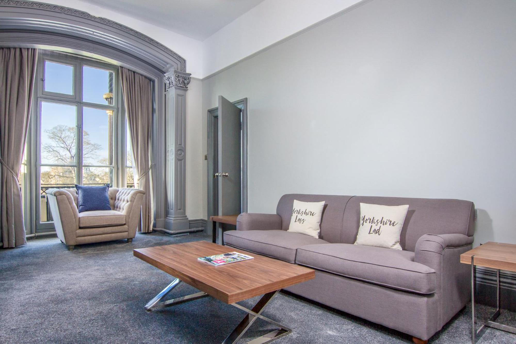 King Room with King Bed and Balcony - Non-Smoking - Photo 1