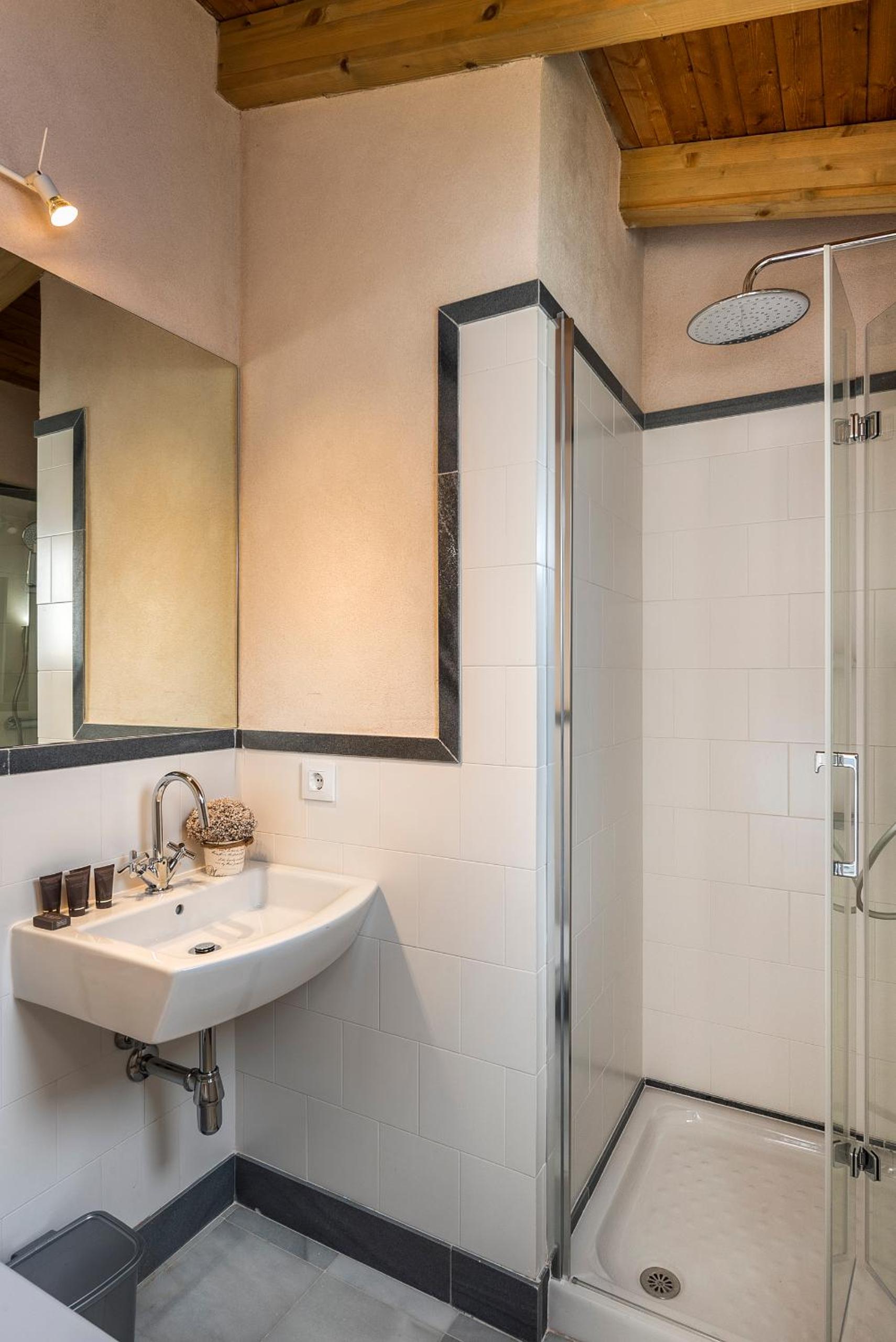 Duplex Three-Bedroom Apartment with Terrace - Photo 10