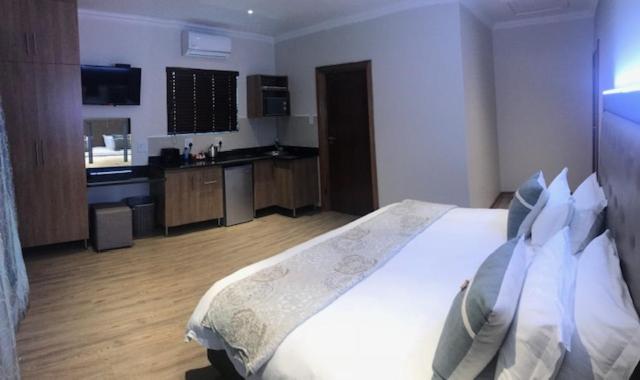Deluxe King Room photo 3