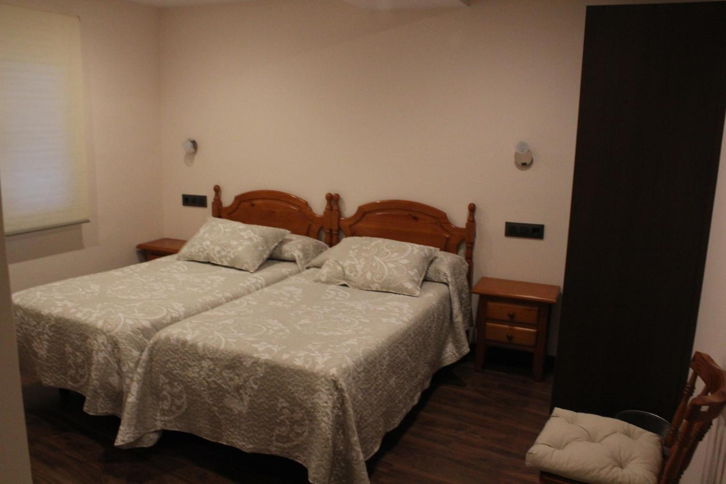 Budget Twin Room - Photo 1