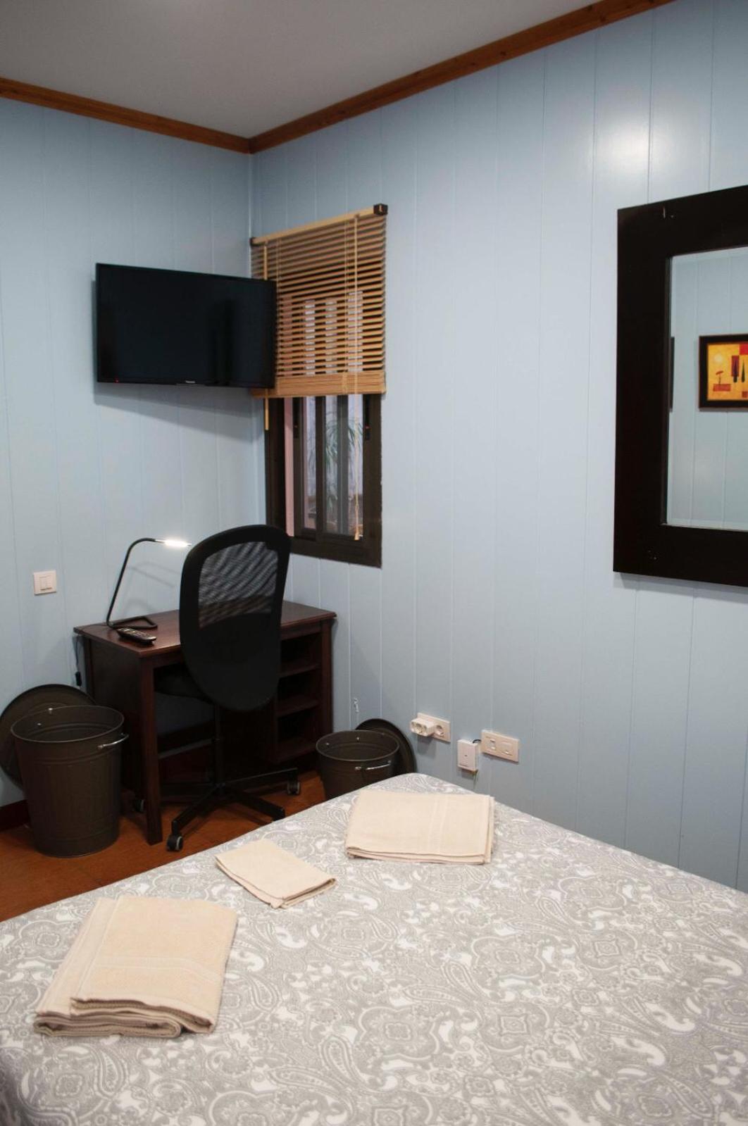Double Room with Shared Bathroom photo 3