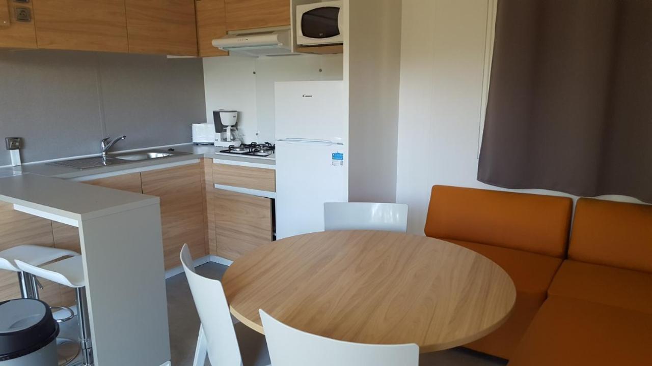 Mobile Home photo 3