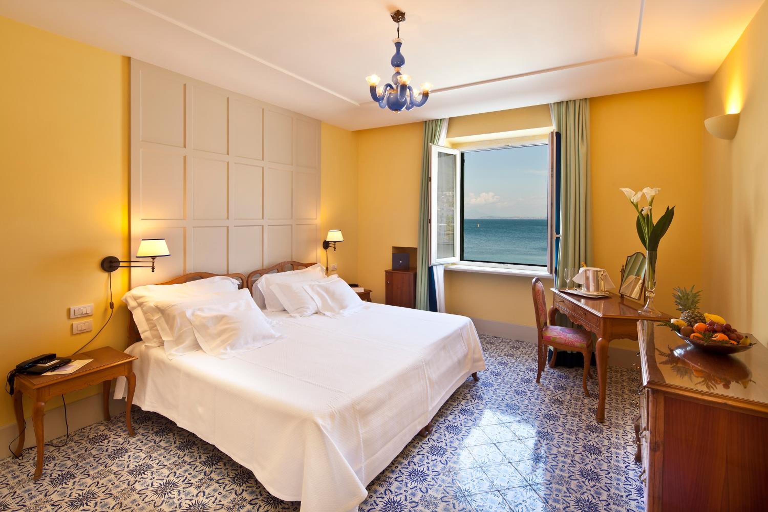 Double or Twin Room with Sea View - Photo 2