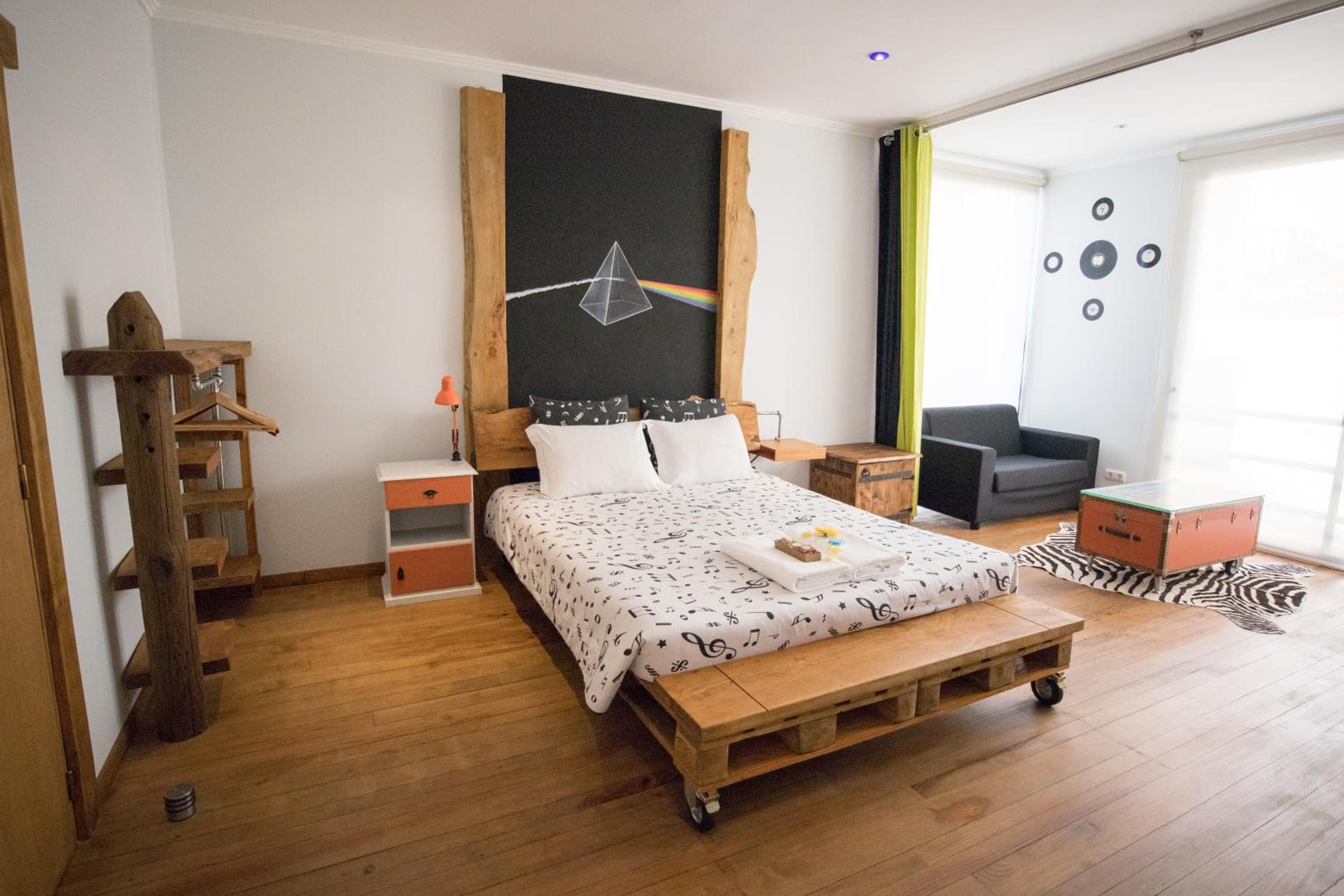 Deluxe Room (2 Adults + 1 Child) photo 1