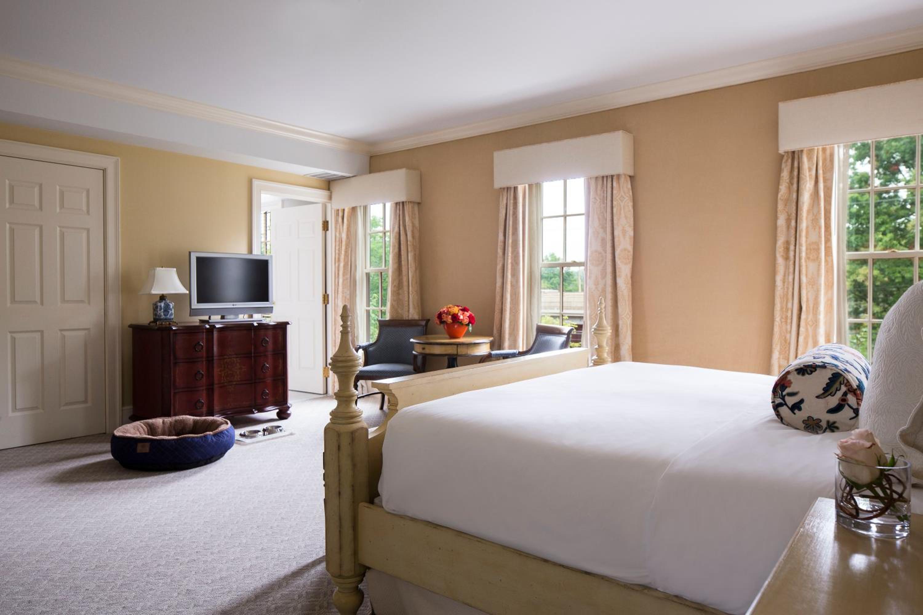 Deluxe King Room - Photo 2