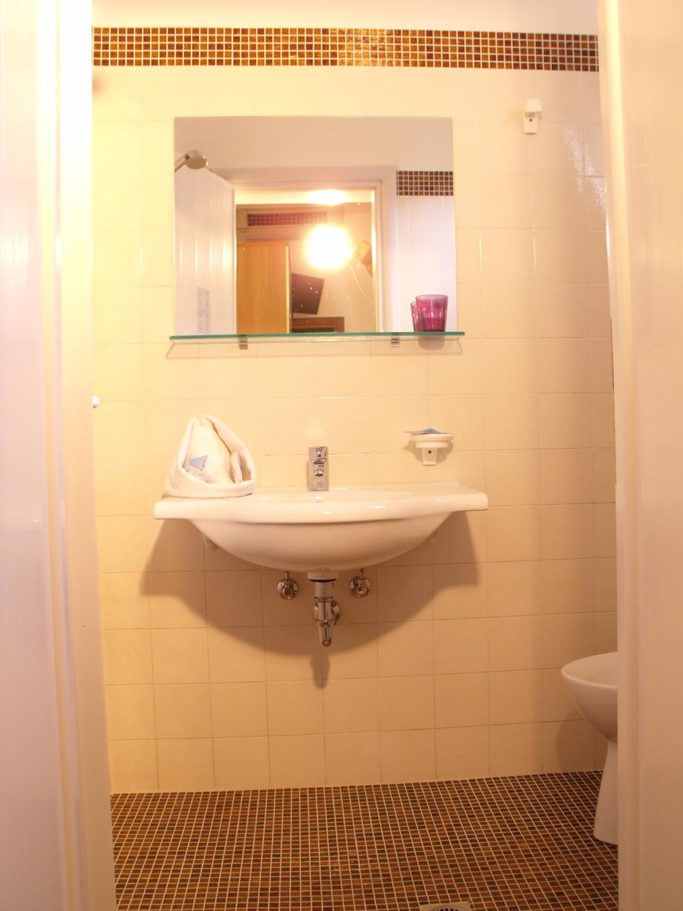 Double Room - Photo 6
