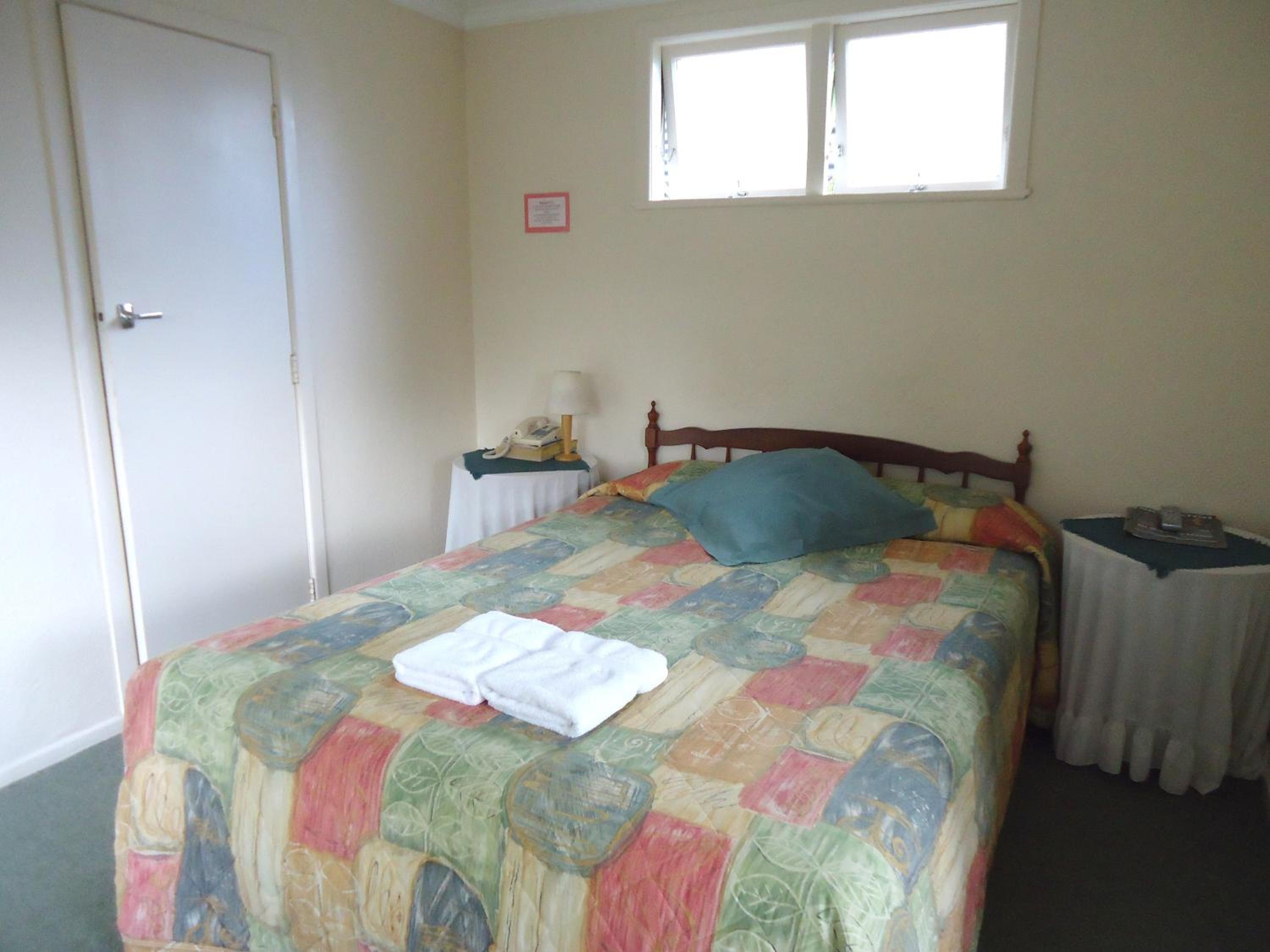 Studio with Queen Bed photo 1
