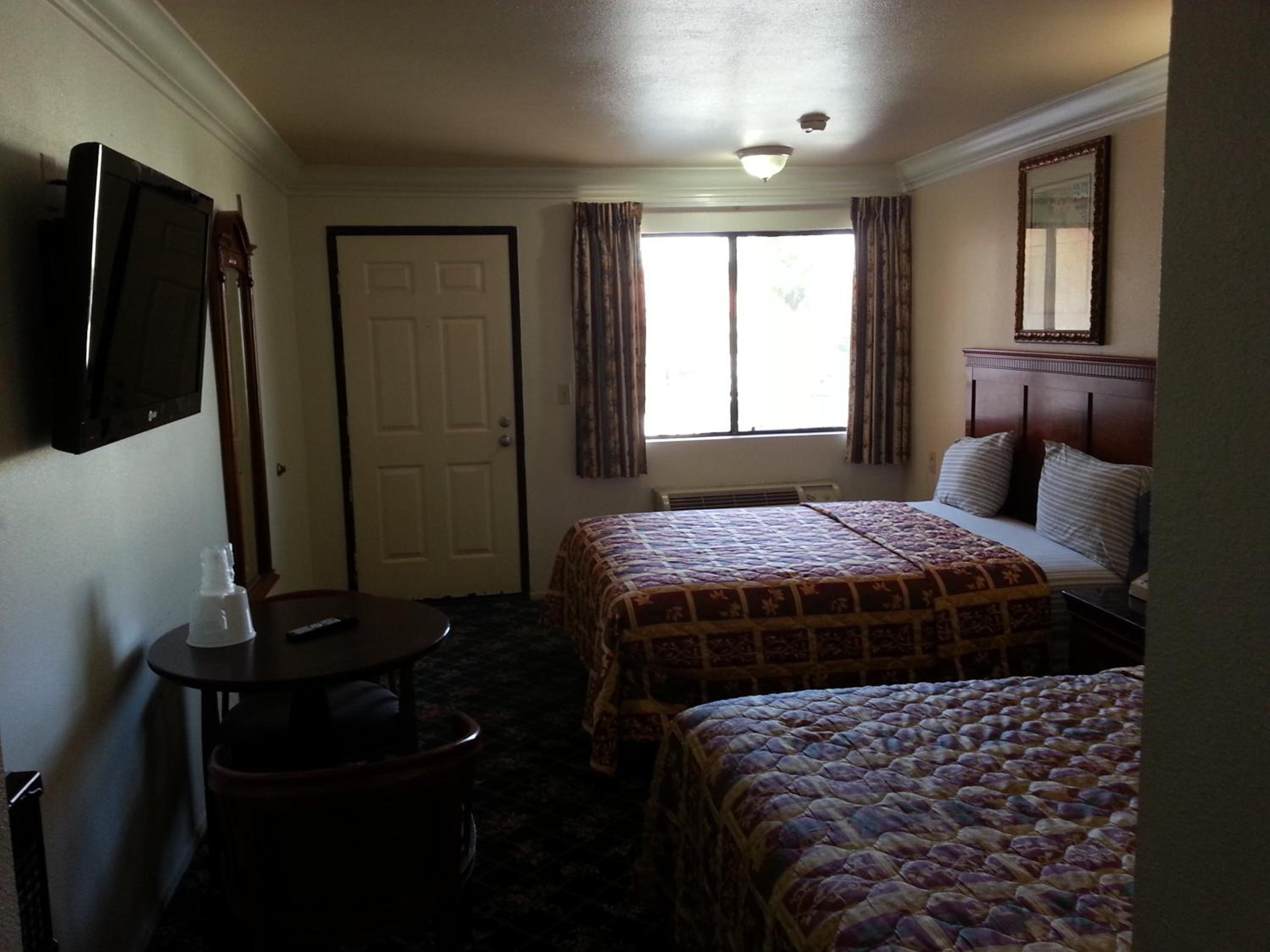 Deluxe King Room - Photo 7