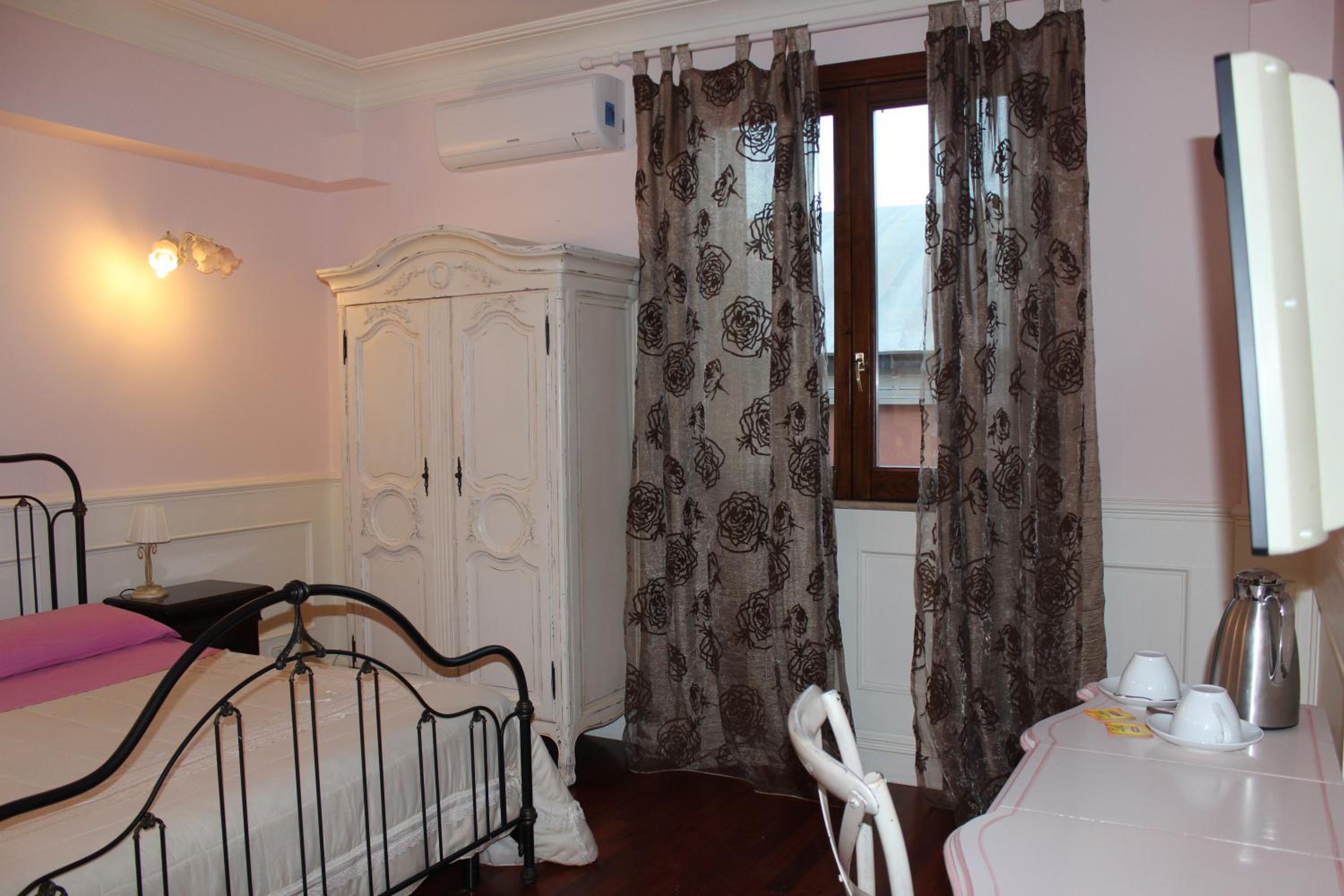Double Room With Private Bathroom photo 3