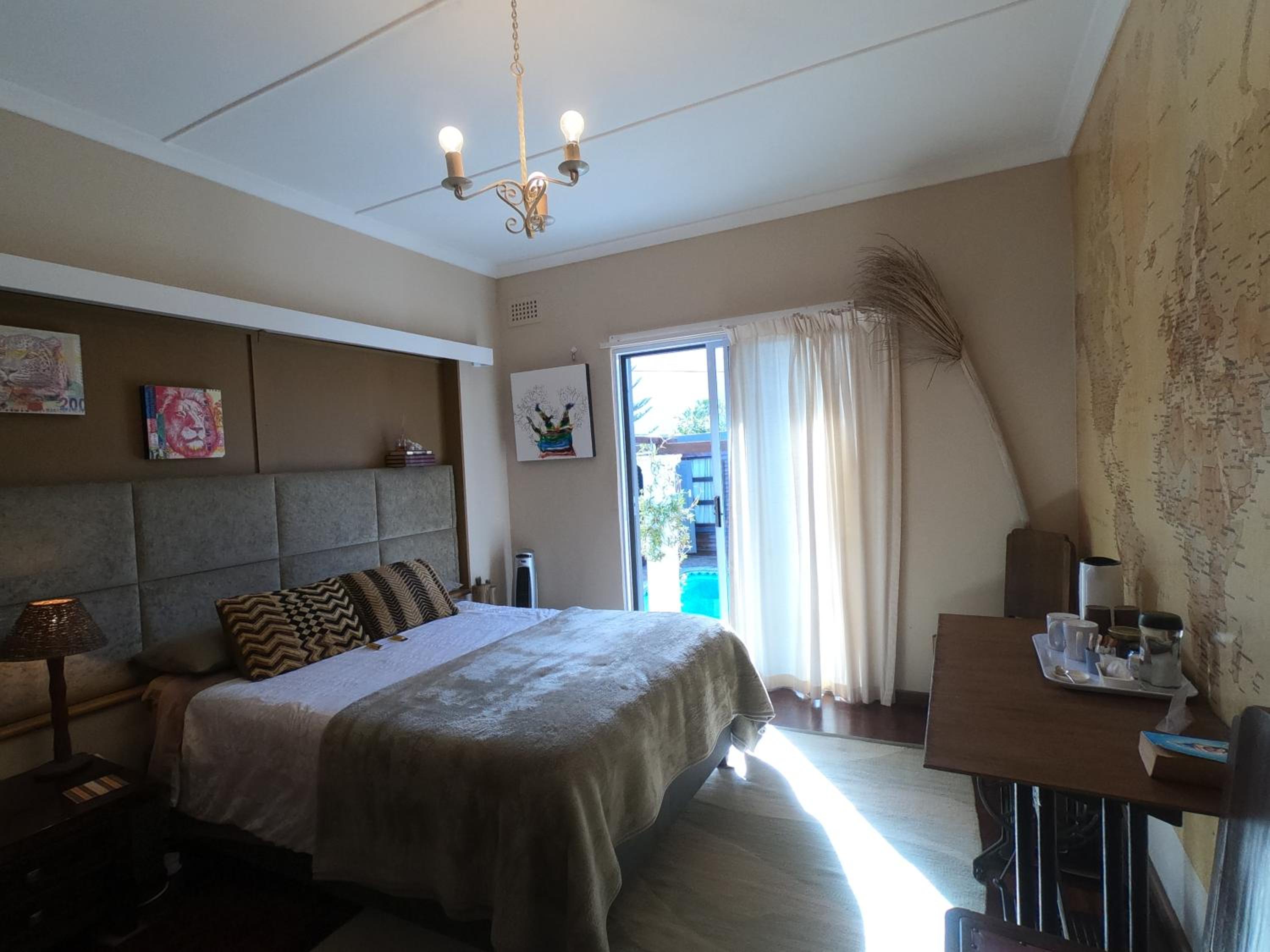 Double Room with Shared Bathroom photo 2