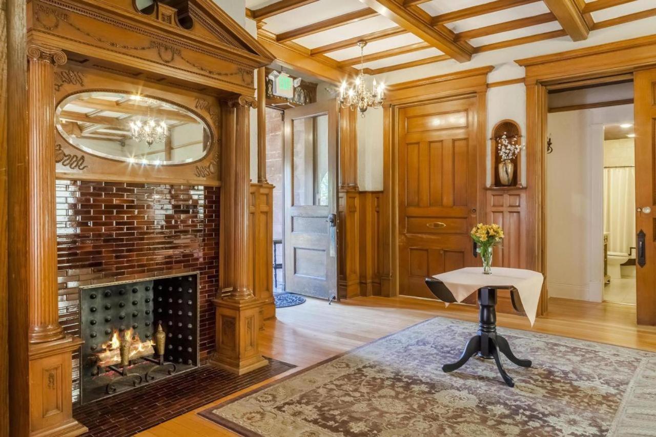 Superior King Suite with Balcony photo 1
