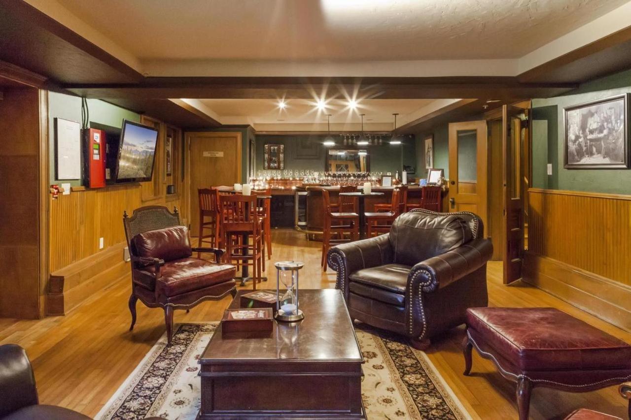 Superior King Suite with Balcony photo 2