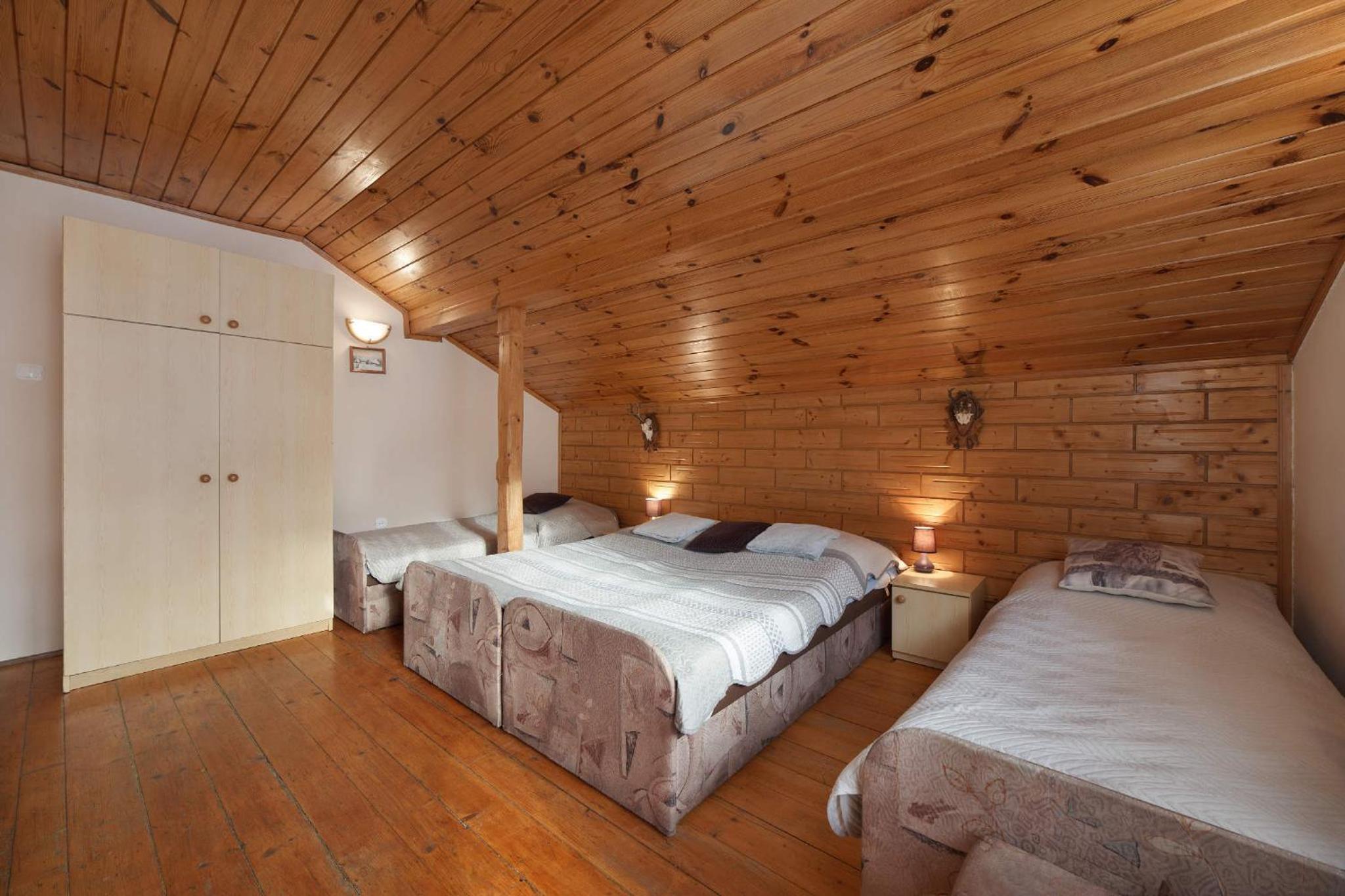 Quintuple Room with Shared Bathroom photo 3