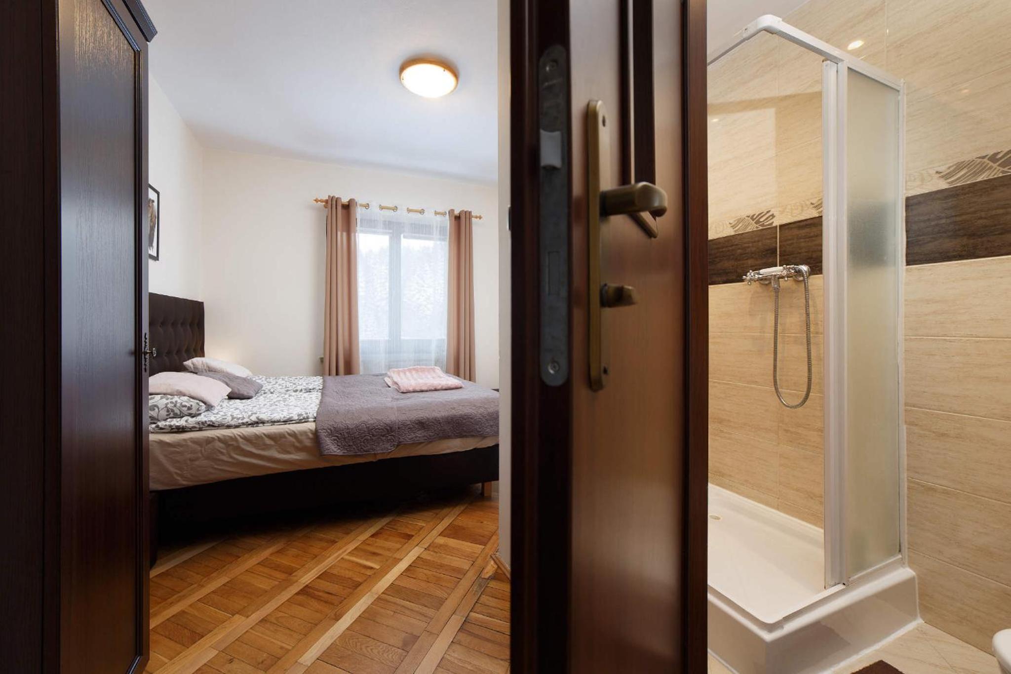 Double or Twin Room with Private Bathroom - Photo 3
