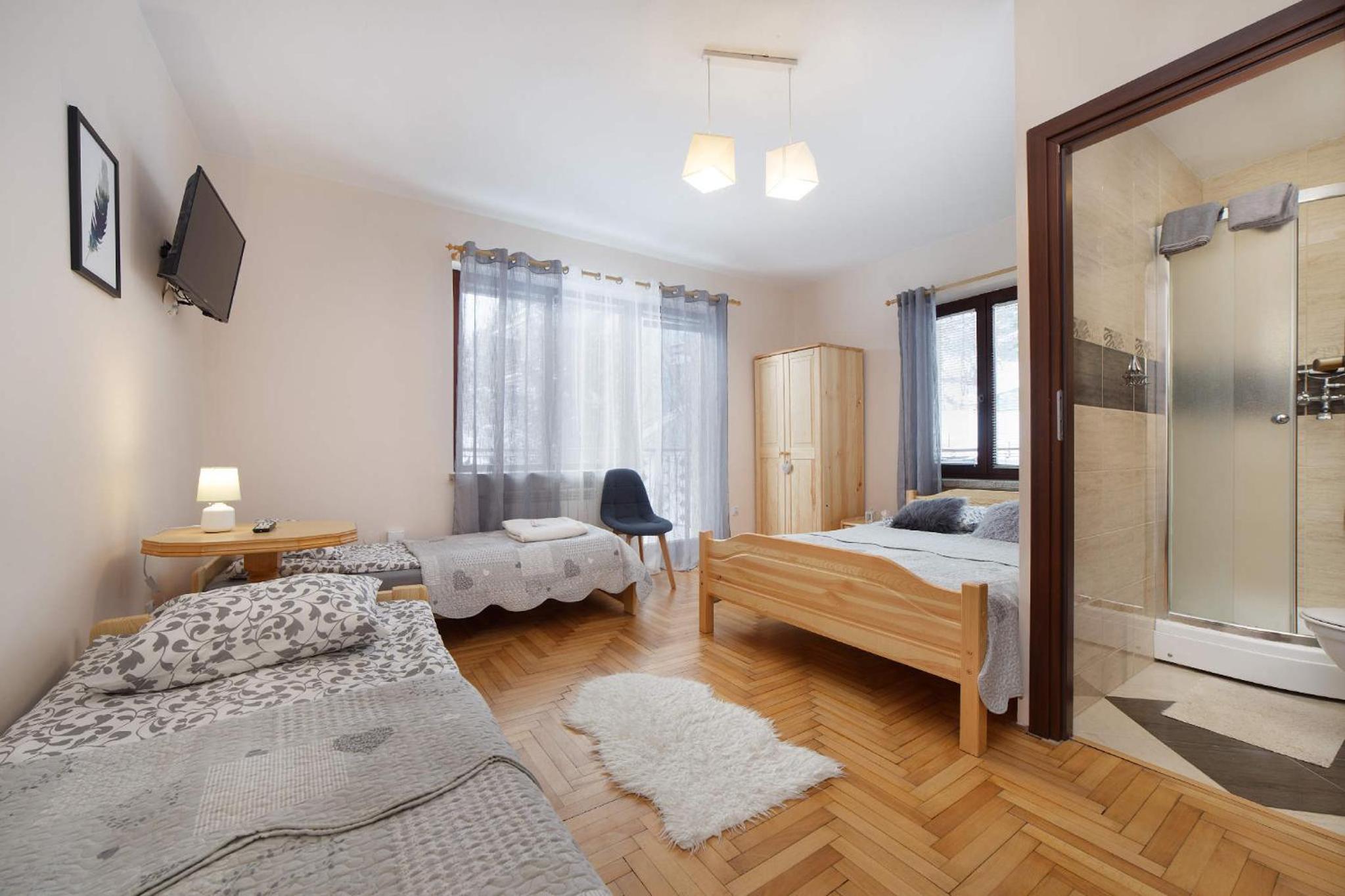 Quadruple Room with Bathroom - Photo 1