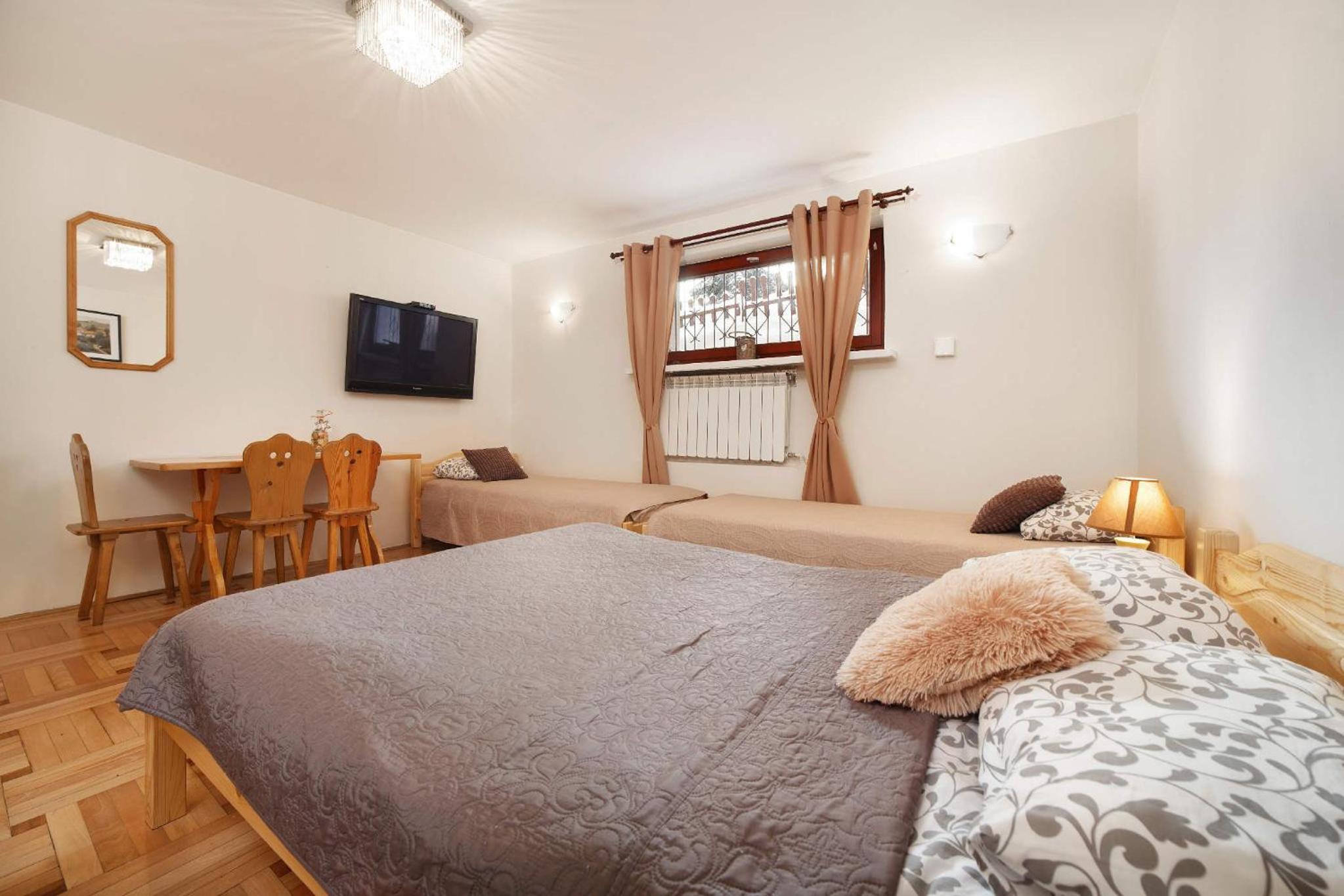 Quadruple Room with Private External Bathroom - Photo 2