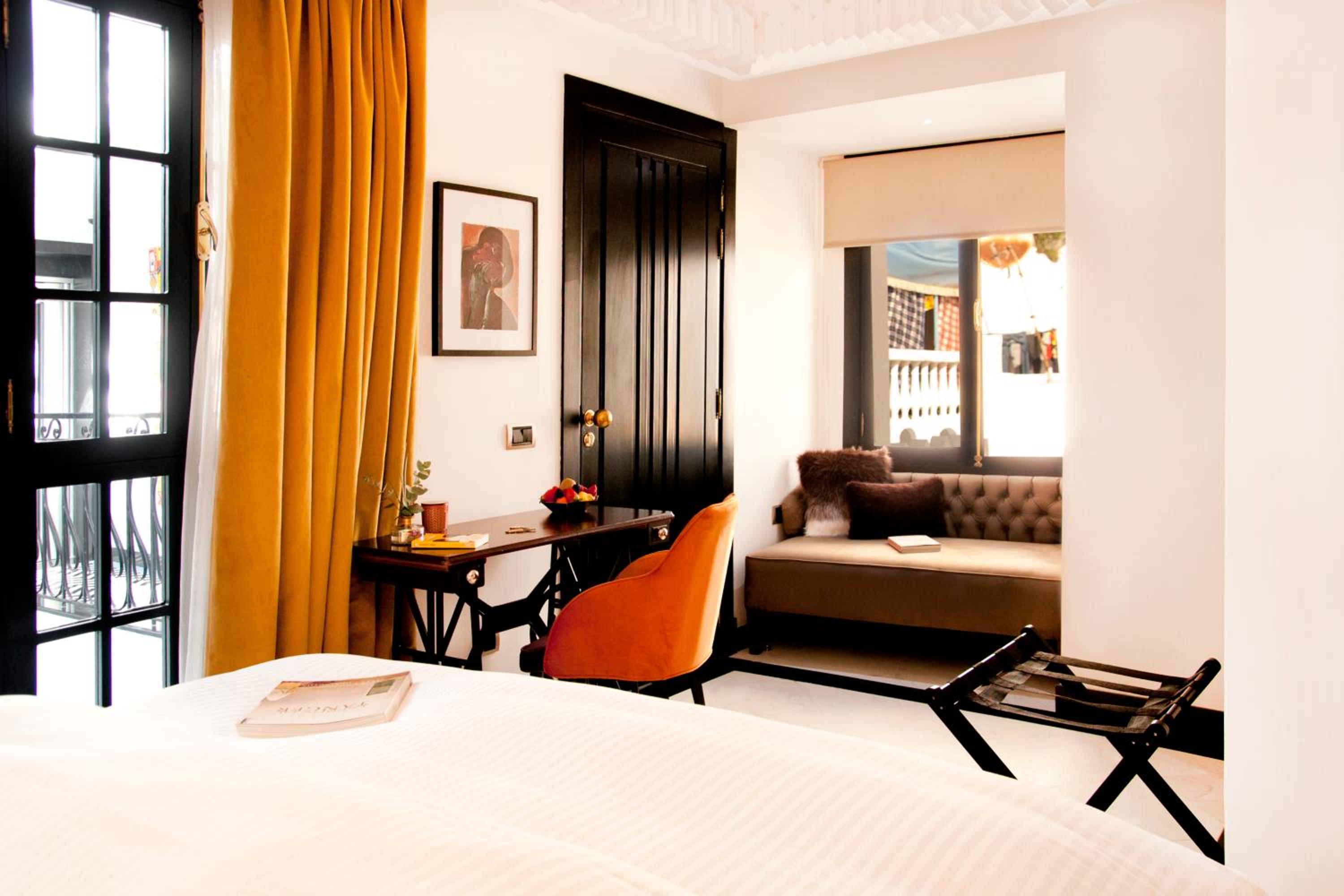 Deluxe King Room - Photo 3