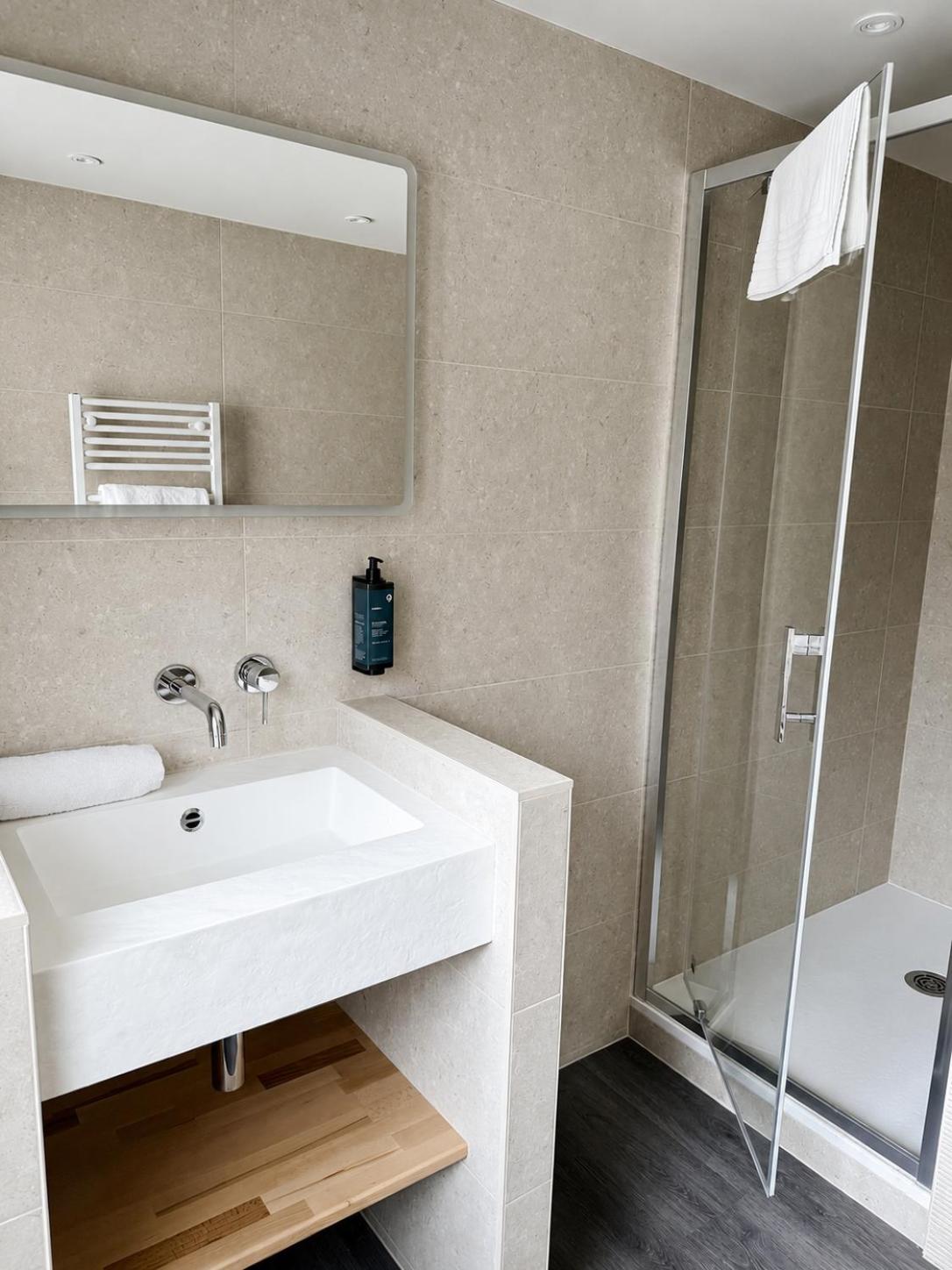 Suite with Hot Tub photo 1