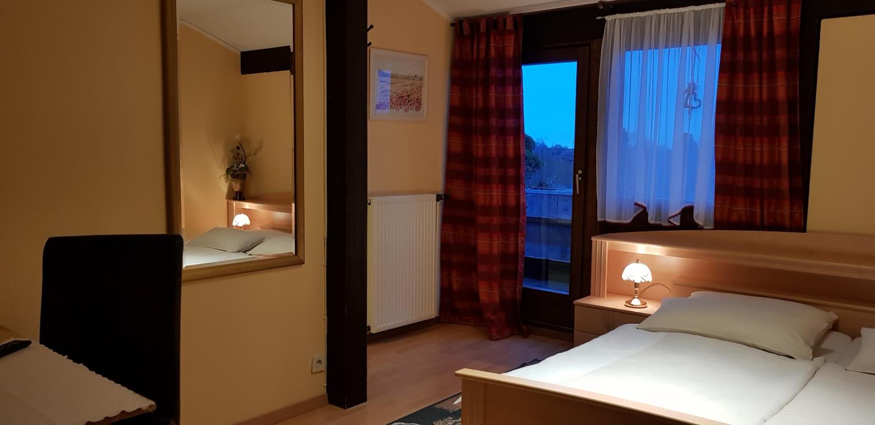 Double or Twin Room - Photo 12