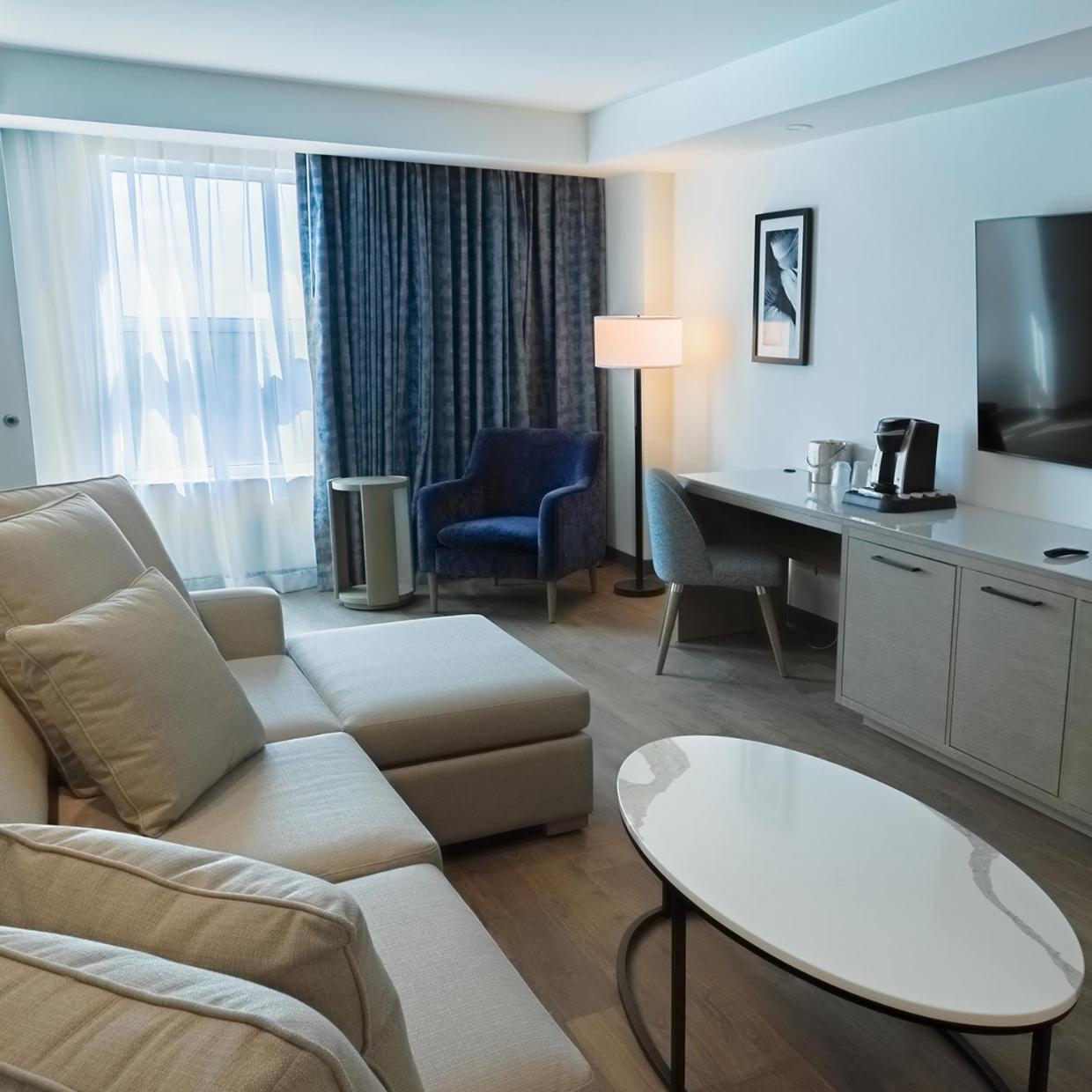 King Suite with Balcony photo 3