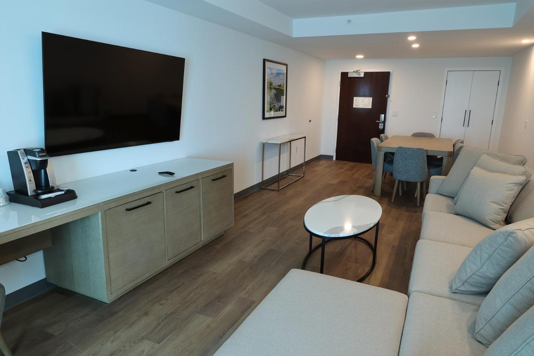 King Suite with Balcony photo 2