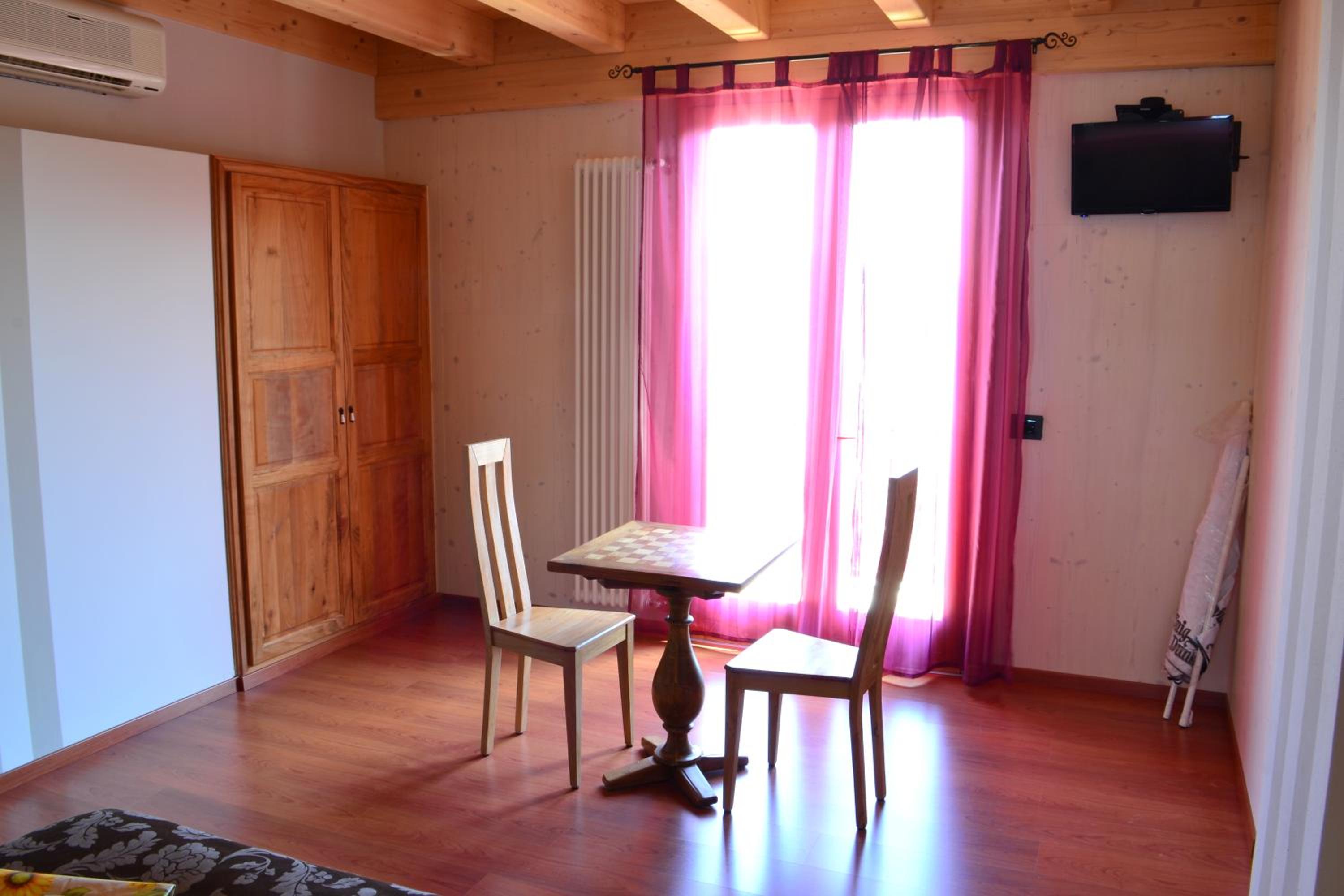 Double Room with Lake View - Photo 7