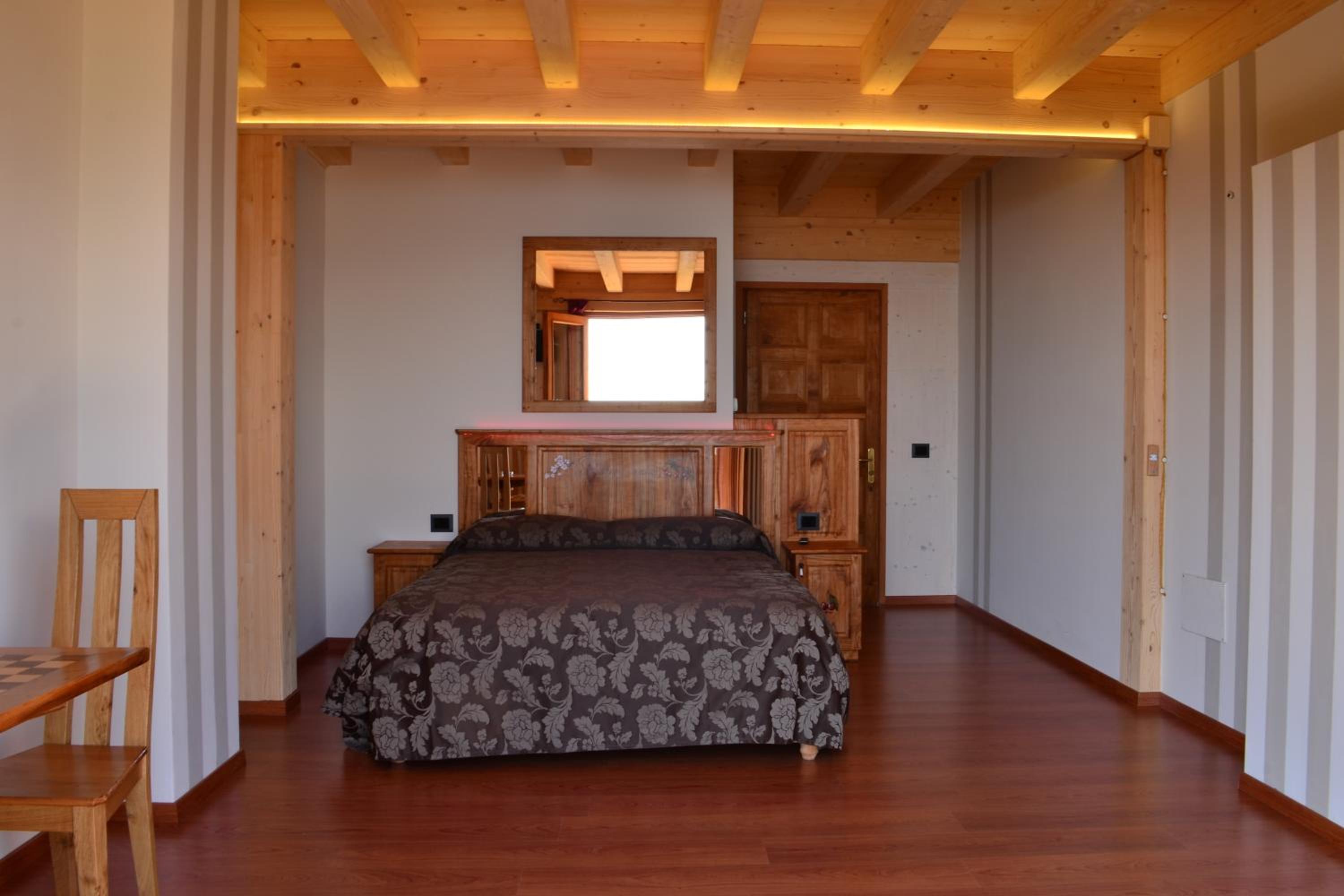 Double Room with Lake View - Photo 6
