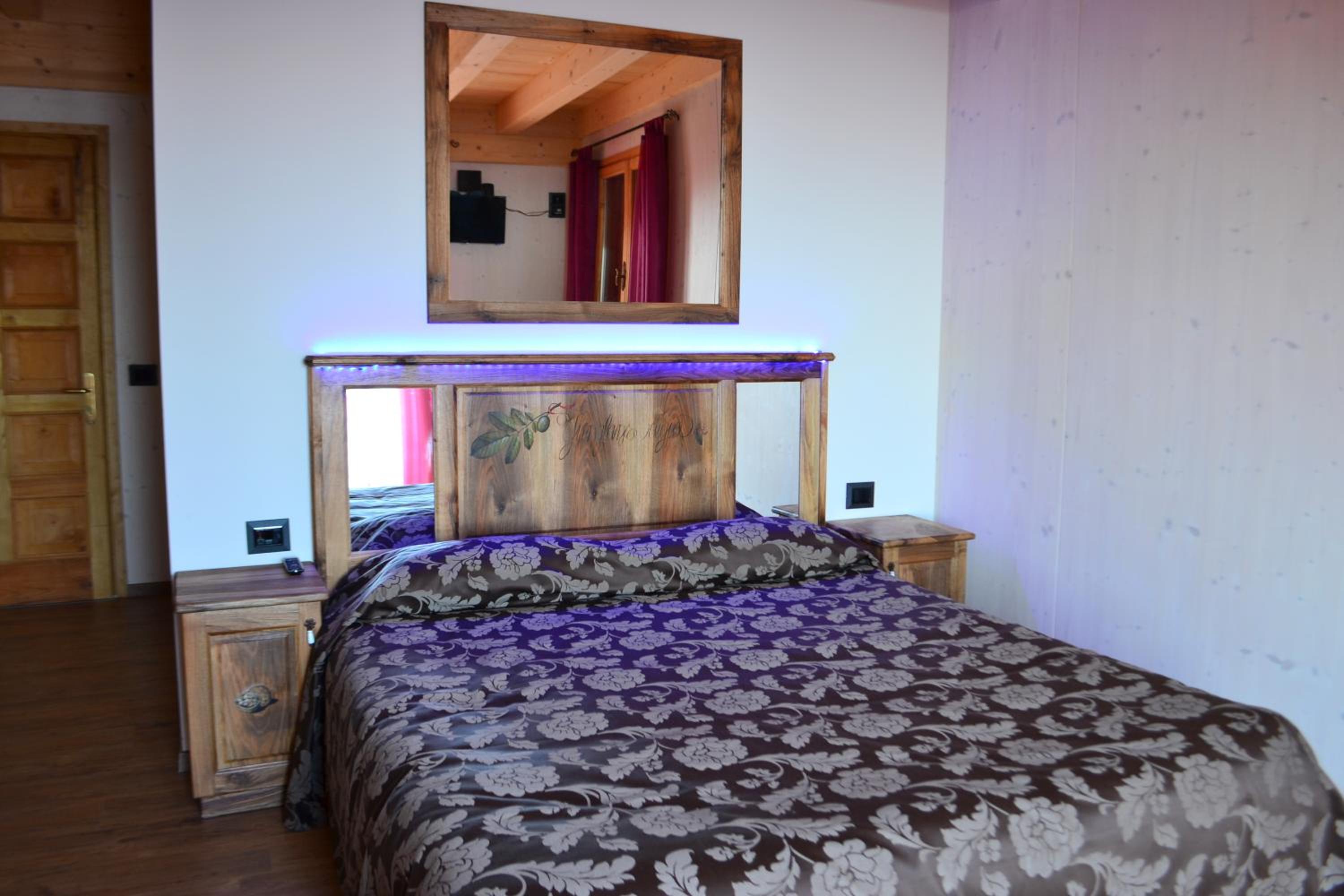 Double Room with Lake View - Photo 12