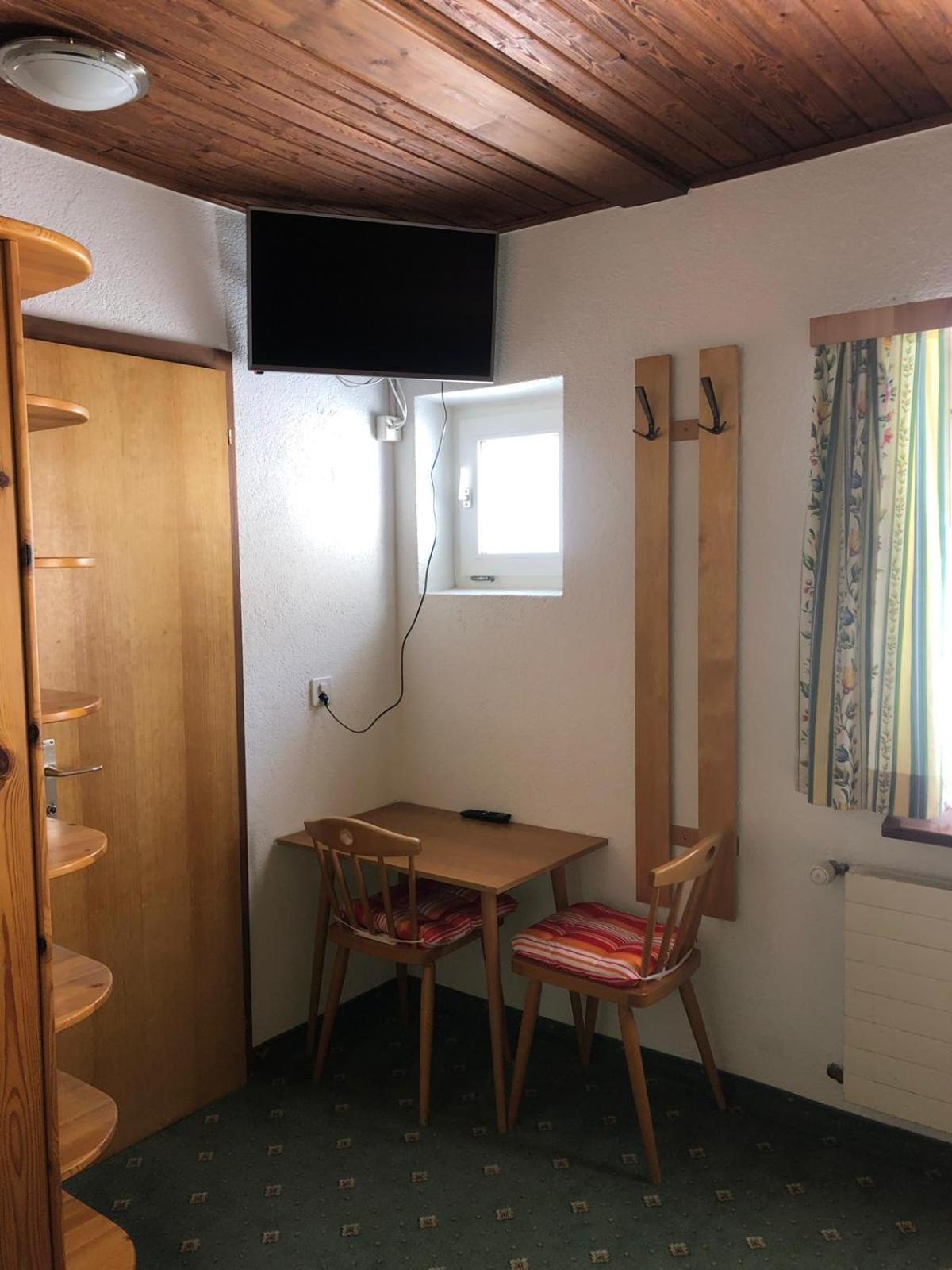 Economy Double Room photo 2