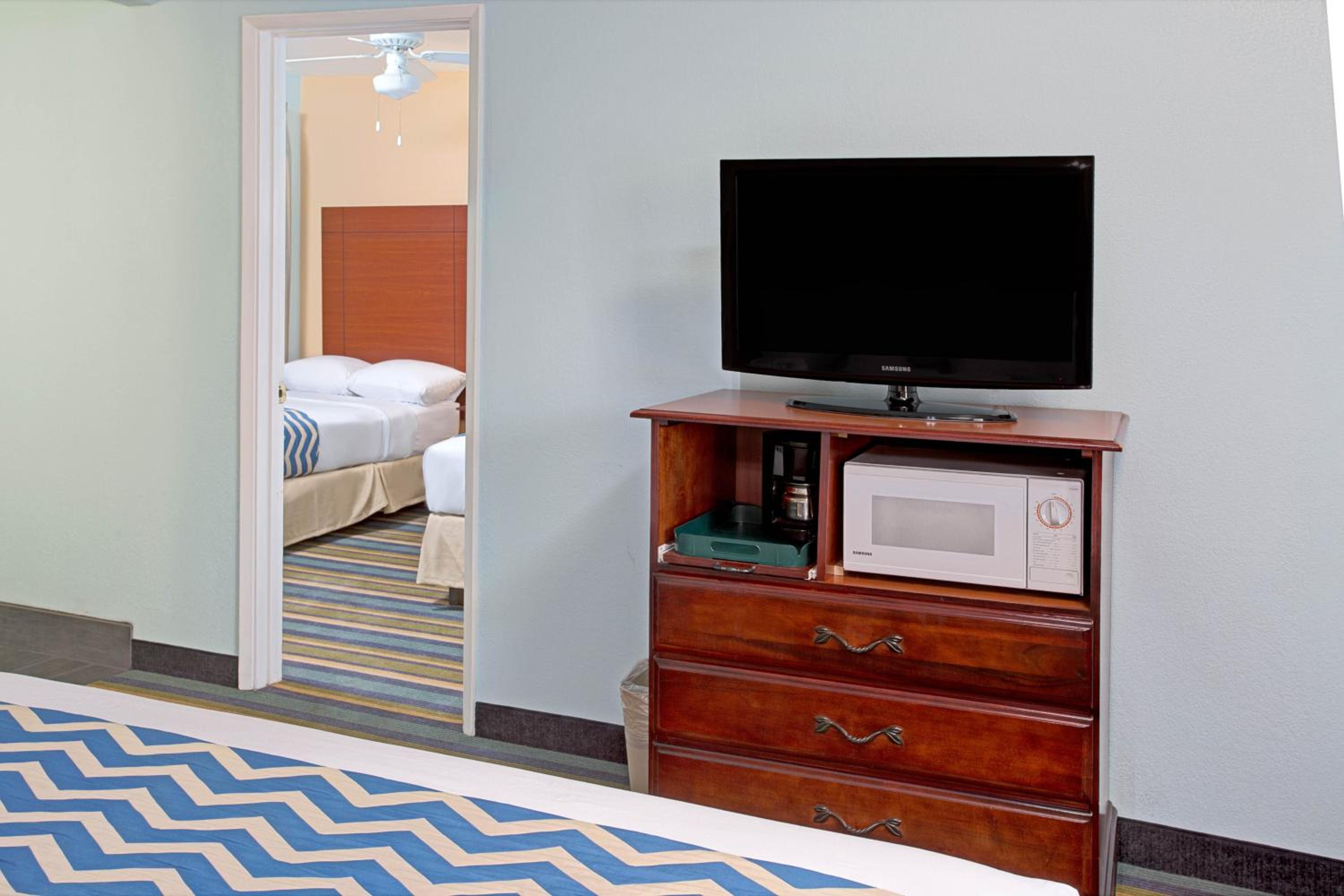 Two-Bedroom Deluxe Suite - Non-Smoking - Photo 1