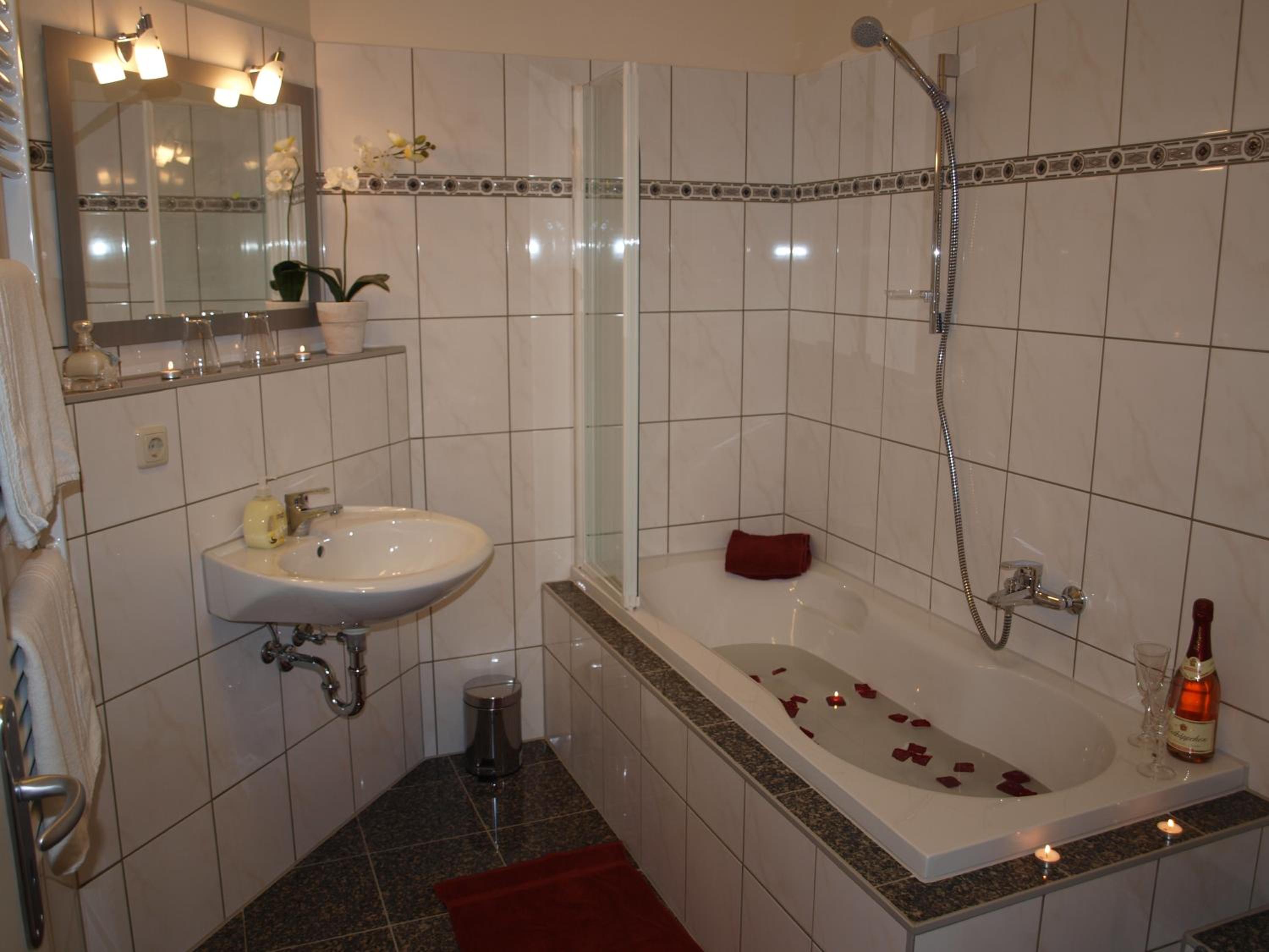 Suite - Photo 11