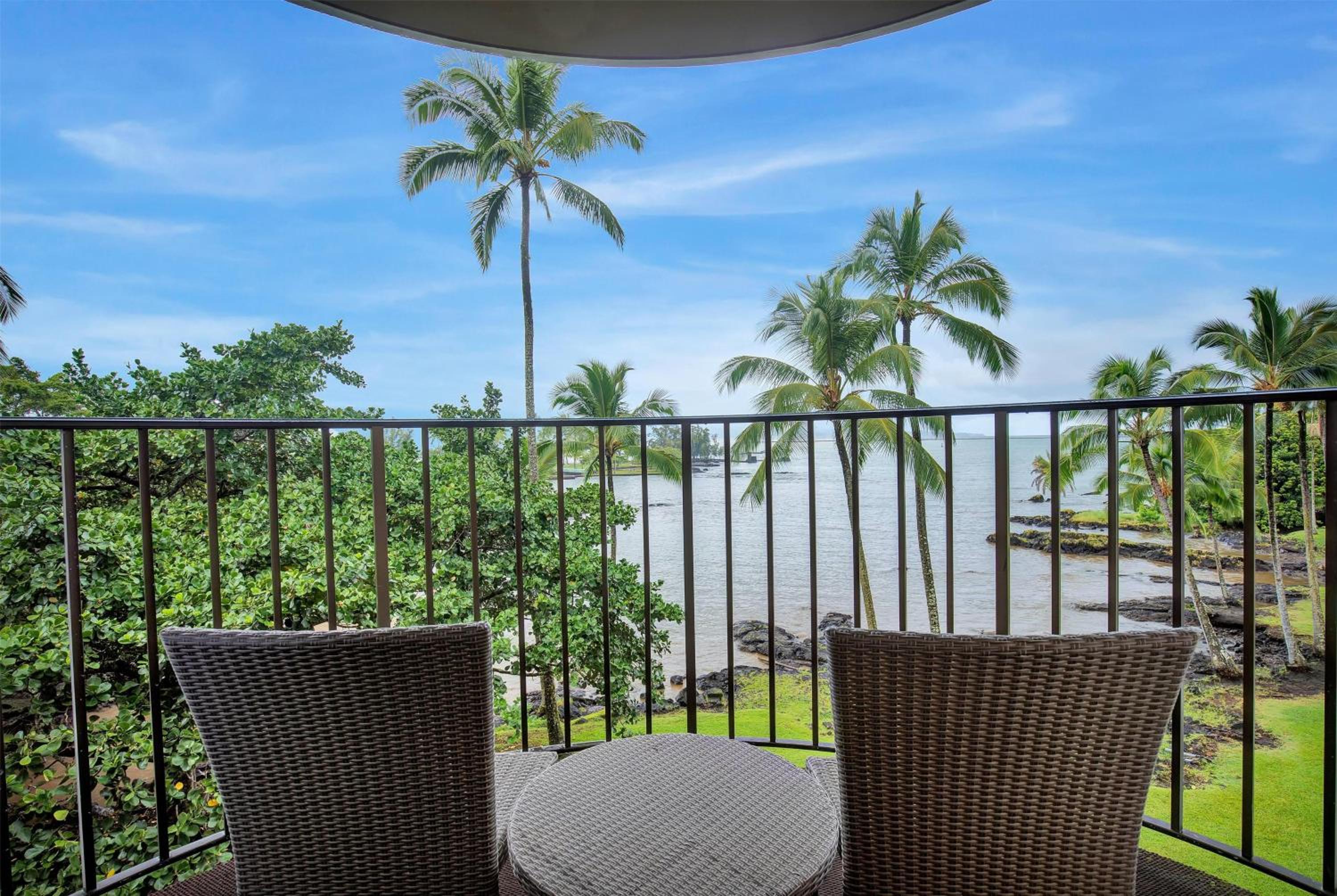 Deluxe King Room with Ocean View - Non-Smoking