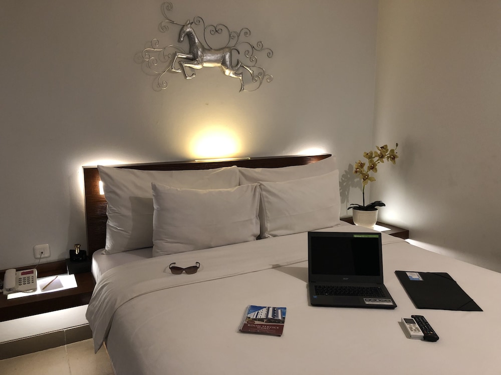 Deluxe Double Room - Photo 13