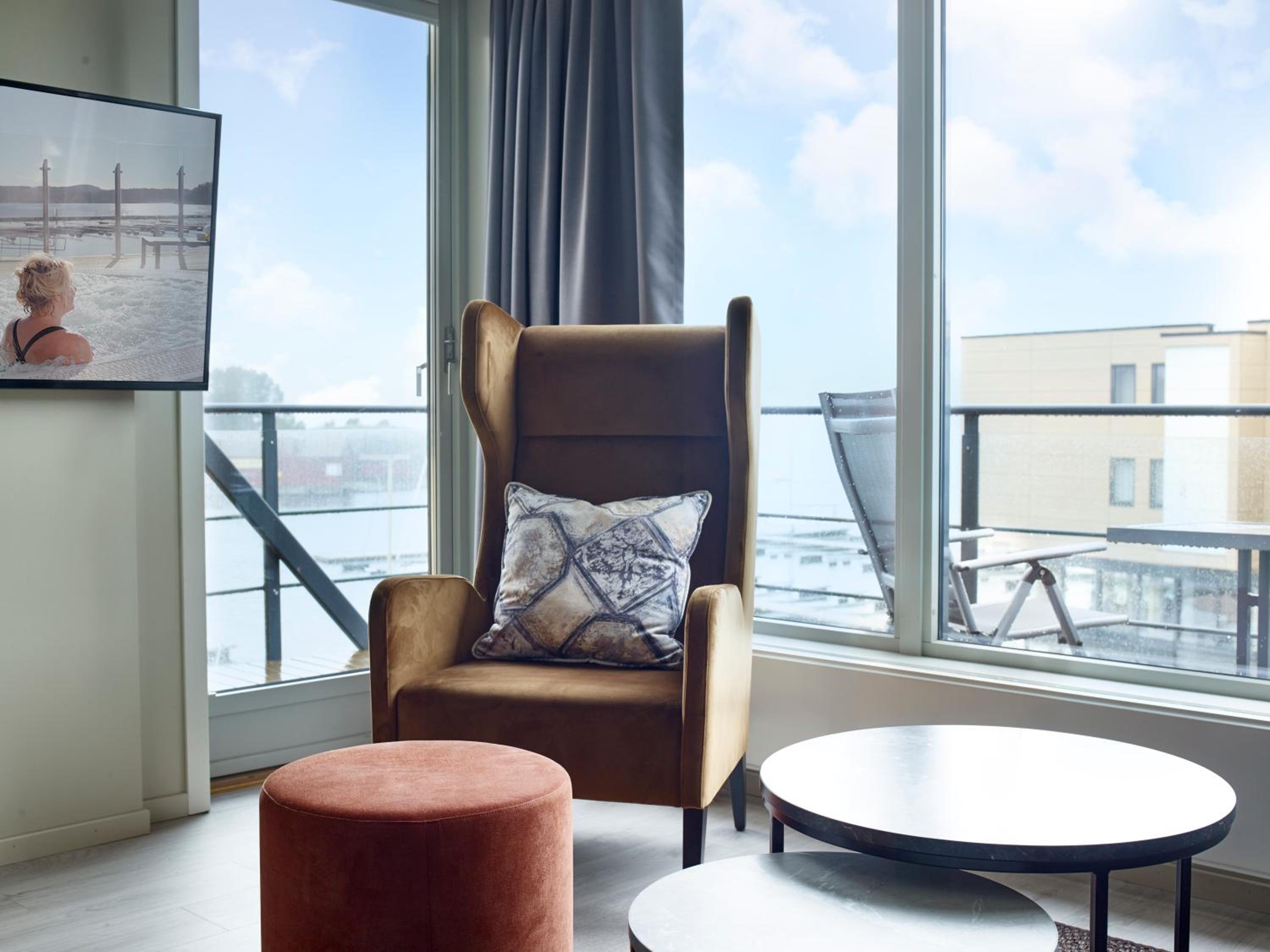One-Bedroom Suite - Photo 3